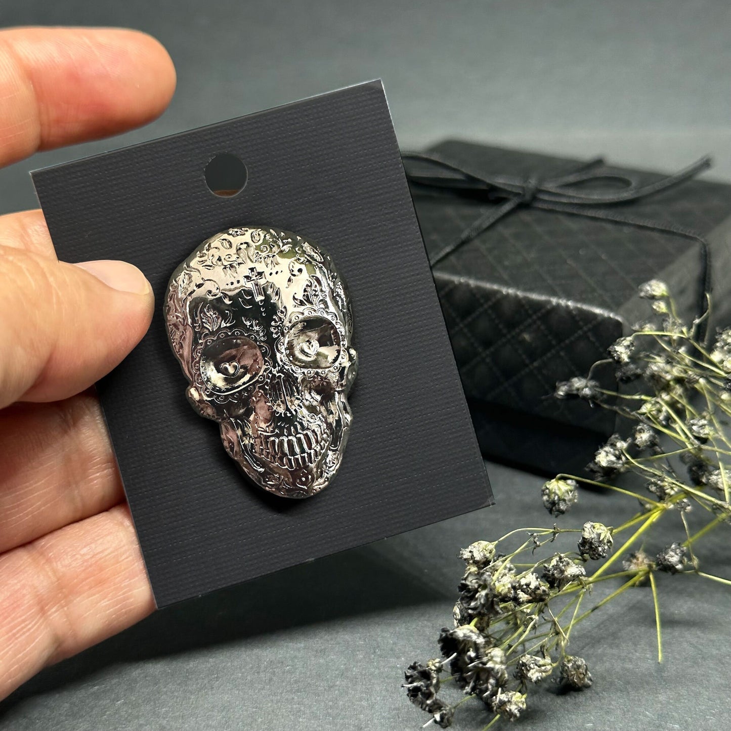Mexican Sugar Skull Pin Brooch Silver Chrome Artfully Carved Design Pin Back Button Unisex Fashion Day of the Dead Jewelry Calavera Broche