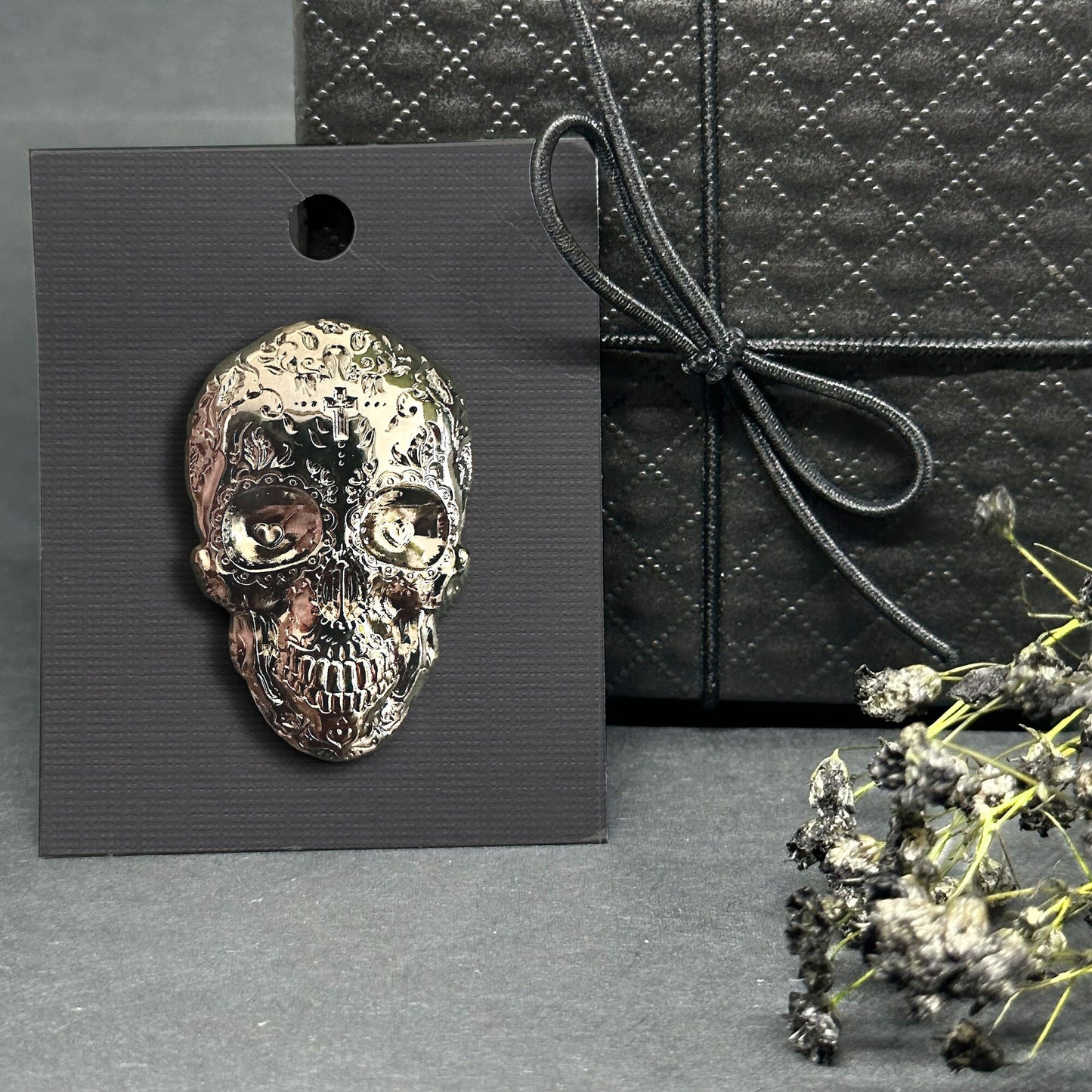 Mexican Sugar Skull Pin Brooch Silver Chrome Artfully Carved Design Pin Back Button Unisex Fashion Day of the Dead Jewelry Calavera Broche