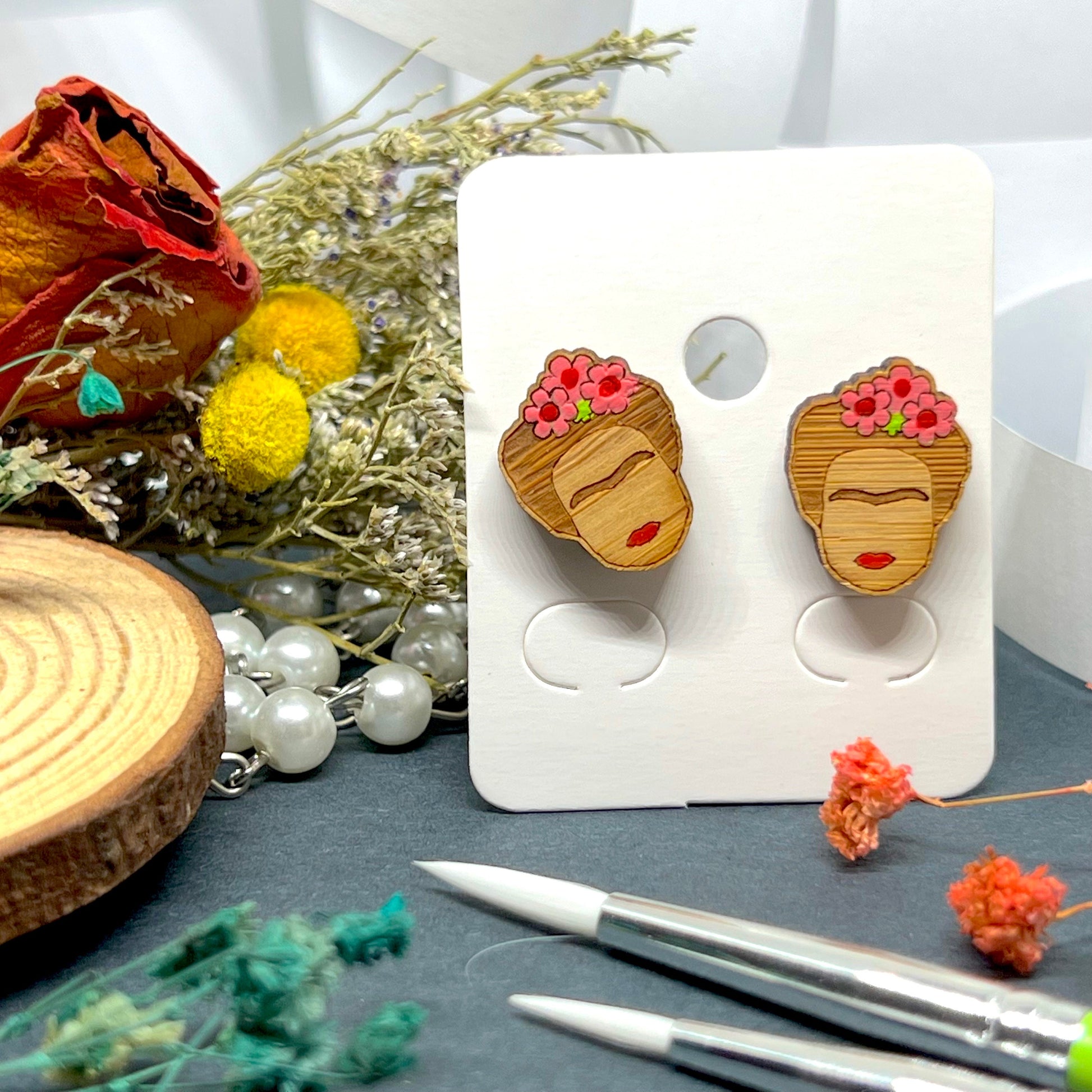 Chic Frida Earrings Mini Studs Girls Pink Flowers Boho Summer Fashion Bamboo Wood Natural Beauty Hand Painted Jewelry Cute Gift Fridalovers
