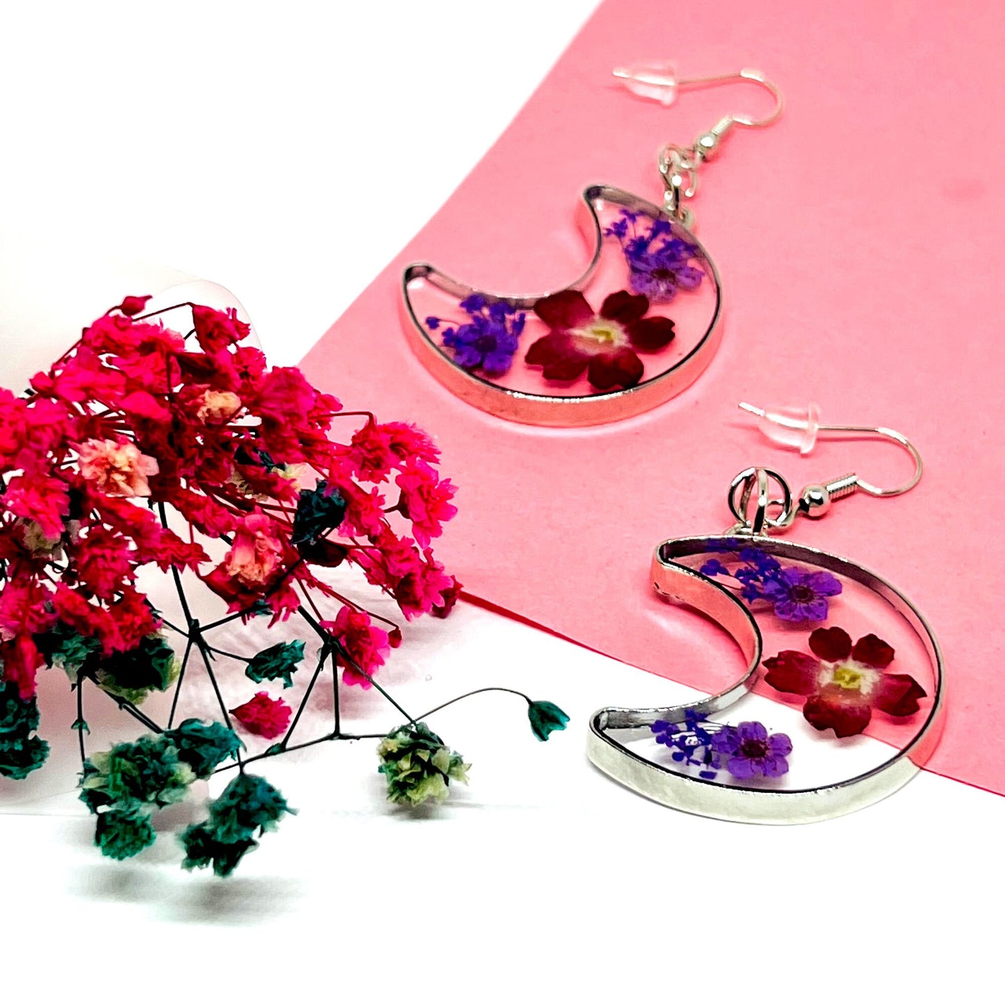Lovingly Crafted Moon Shape Earrings with Wild Dried Flowers Frida Inspired Jewelry Summer Fashion Casual Outfit Girls Women Cute Gift Idea