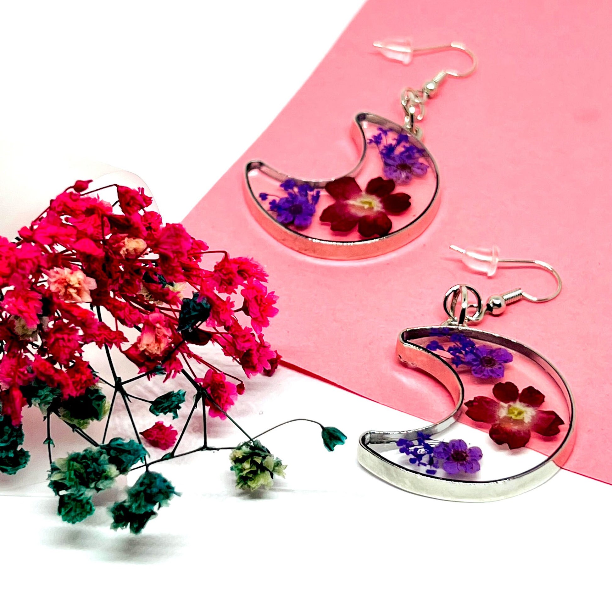 Lovingly Crafted Moon Shape Earrings with Wild Dried Flowers Frida Inspired Jewelry Summer Fashion Casual Outfit Girls Women Cute Gift Idea