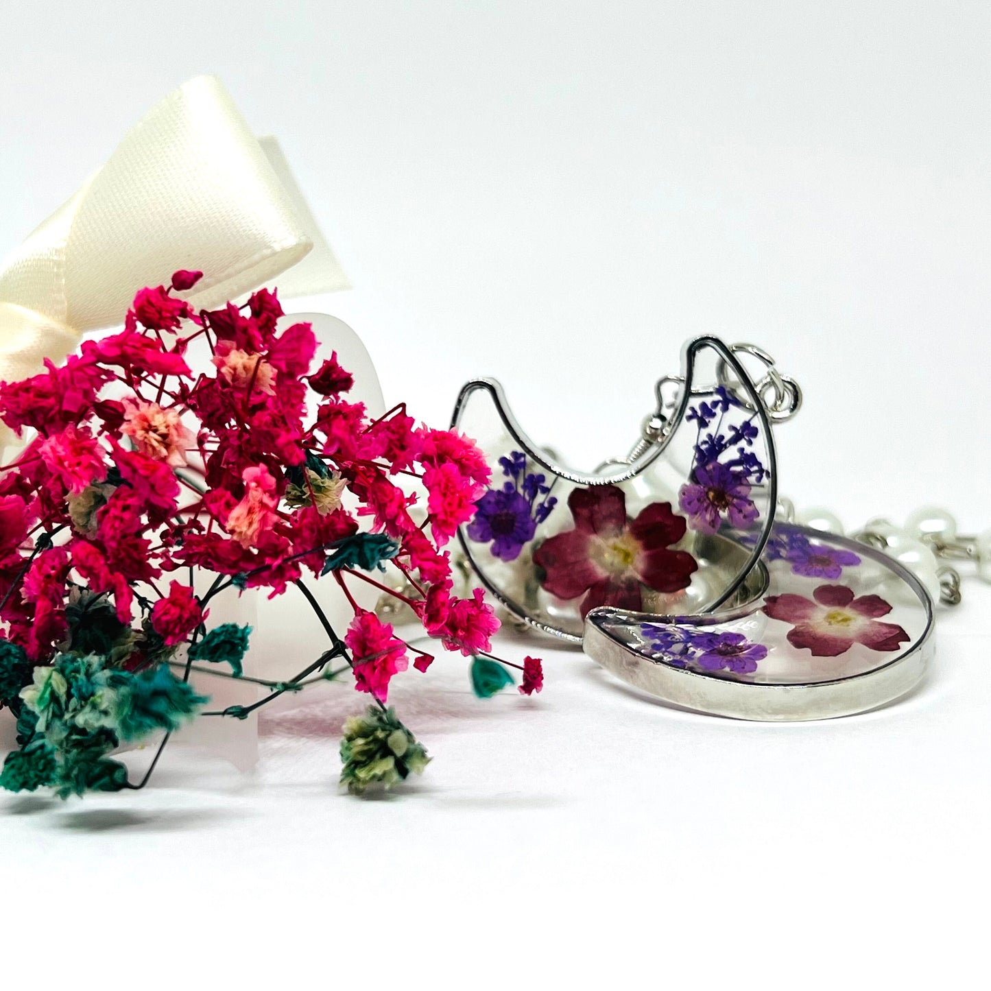 Lovingly Crafted Moon Shape Earrings with Wild Dried Flowers Frida Inspired Jewelry Summer Fashion Casual Outfit Girls Women Cute Gift Idea