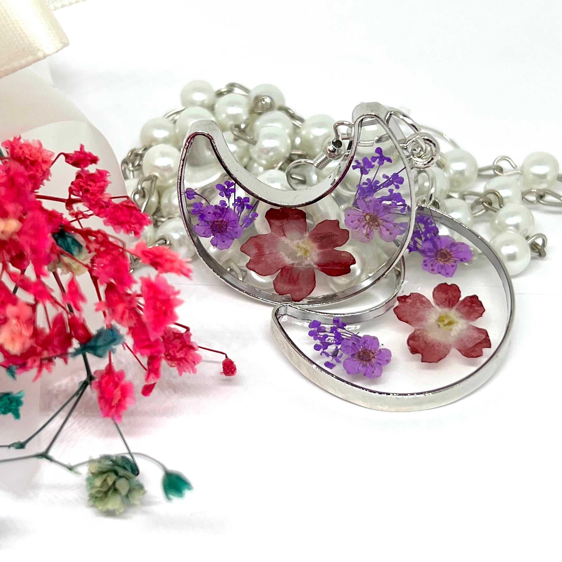 Lovingly Crafted Moon Shape Earrings with Wild Dried Flowers Frida Inspired Jewelry Summer Fashion Casual Outfit Girls Women Cute Gift Idea