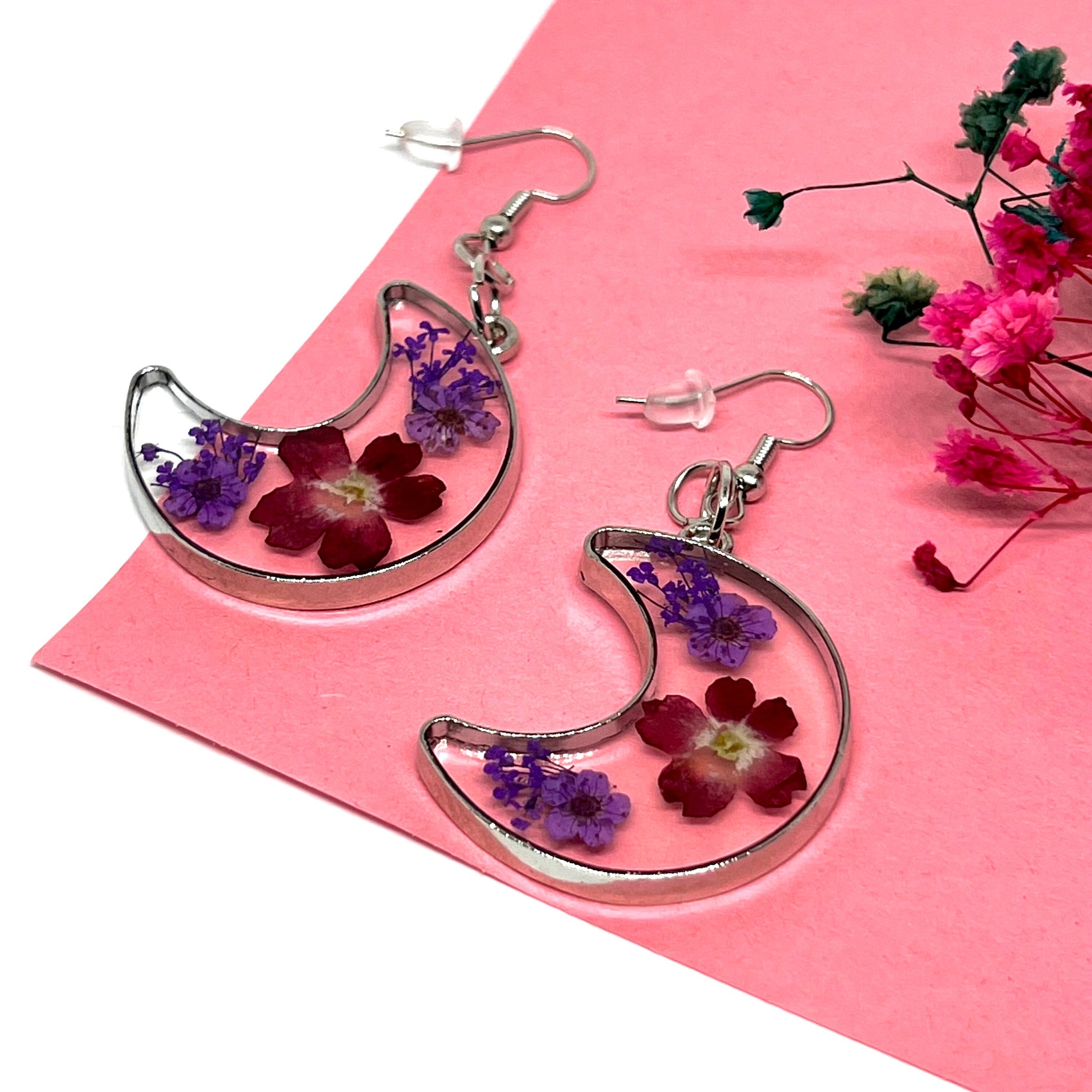 Lovingly Crafted Moon Shape Earrings with Wild Dried Flowers Frida Inspired Jewelry Summer Fashion Casual Outfit Girls Women Cute Gift Idea