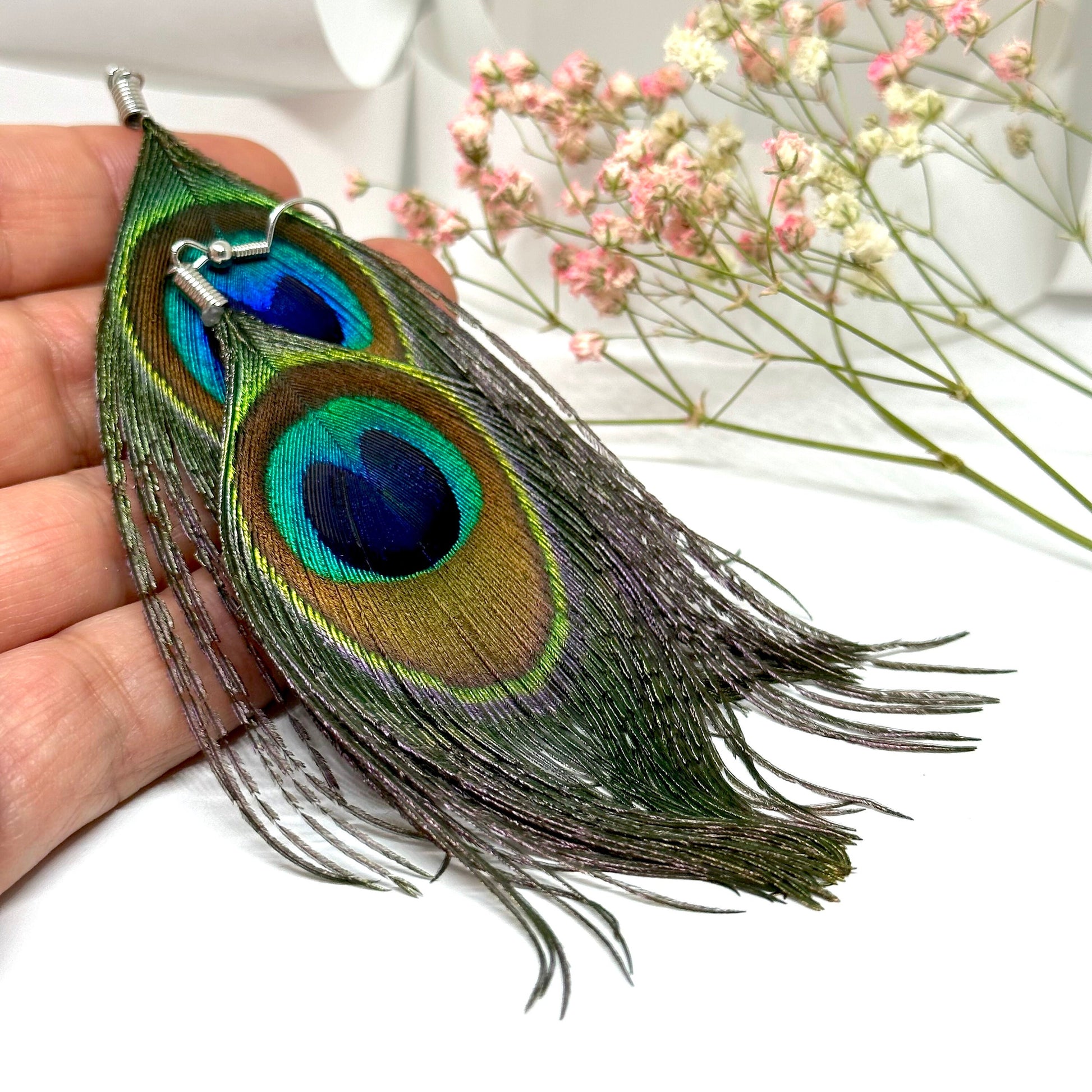 Glamorous Peacock Feather Earrings Dangle & Drop Colorful Fashionable Pendants made of Natural Feathers for Woman and Girls Bonemian Fashion