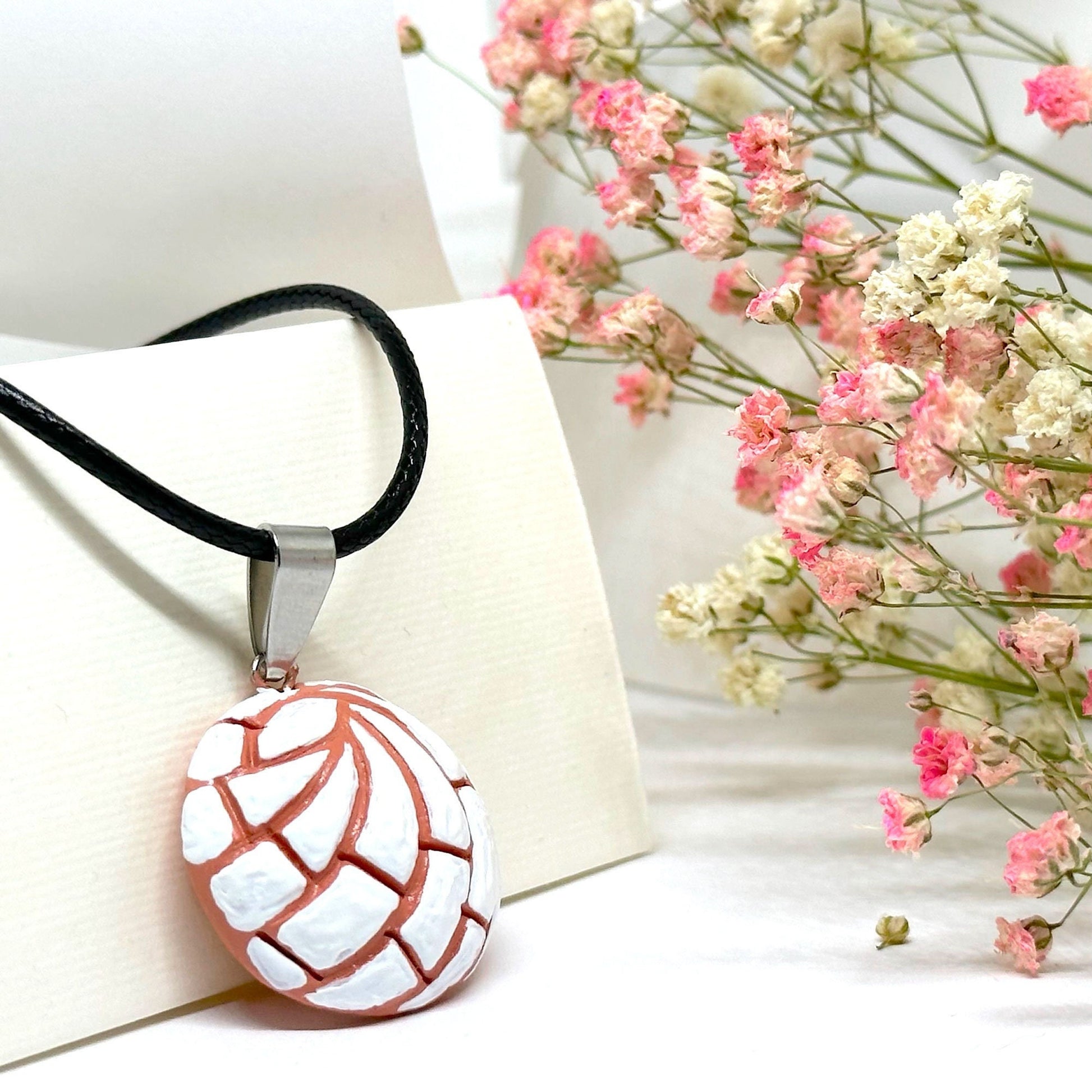 Sweet Bread Concha Necklace Charm Clay Jewelry Mexican Pan Dulce Conchita Dije Collar Women & Girls Gift Cute Original Fashion Sweet Sixteen
