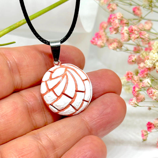 Sweet Bread Concha Necklace Charm Clay Jewelry Mexican Pan Dulce Conchita Dije Collar Women & Girls Gift Cute Original Fashion Sweet Sixteen