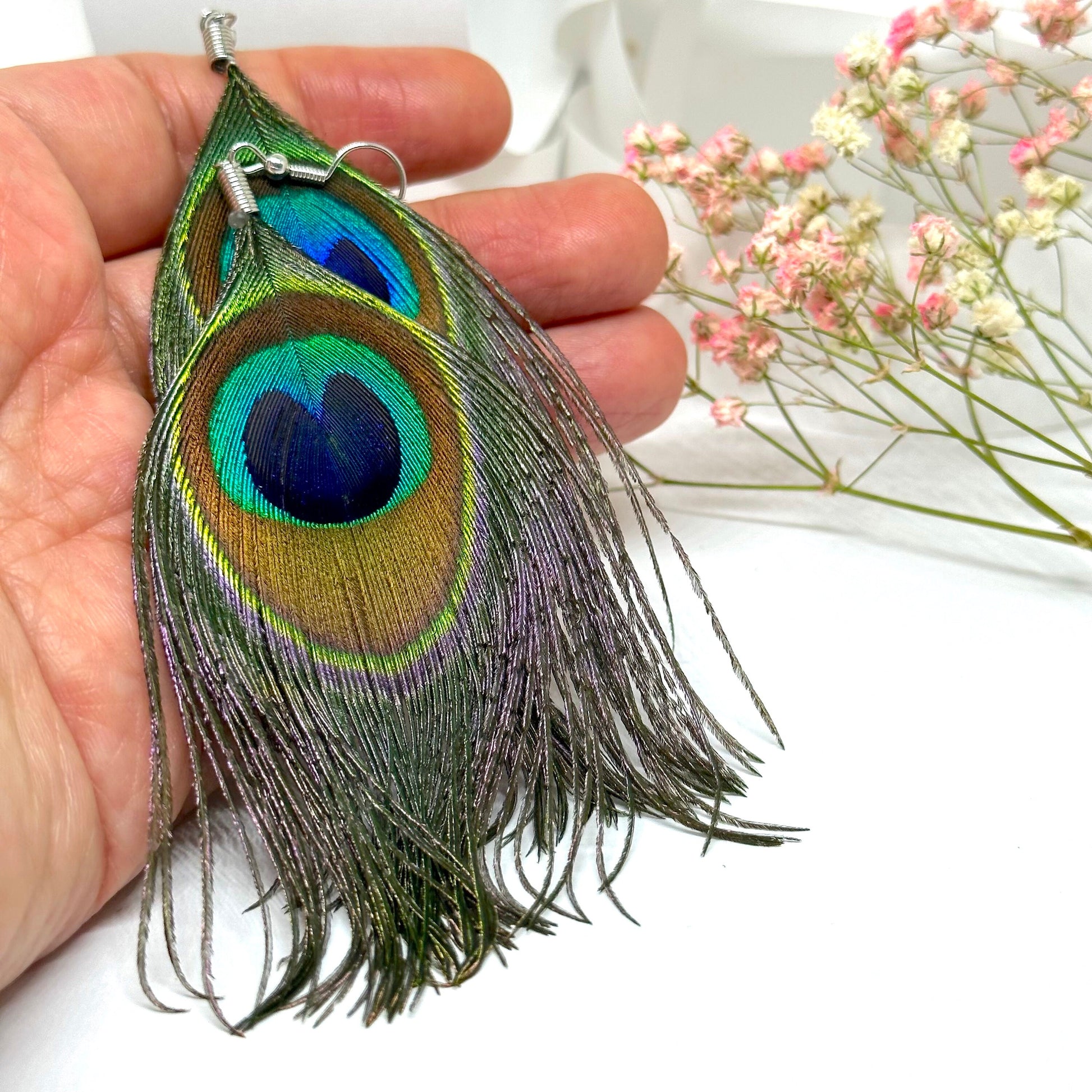 Glamorous Peacock Feather Earrings Dangle & Drop Colorful Fashionable Pendants made of Natural Feathers for Woman and Girls Bonemian Fashion