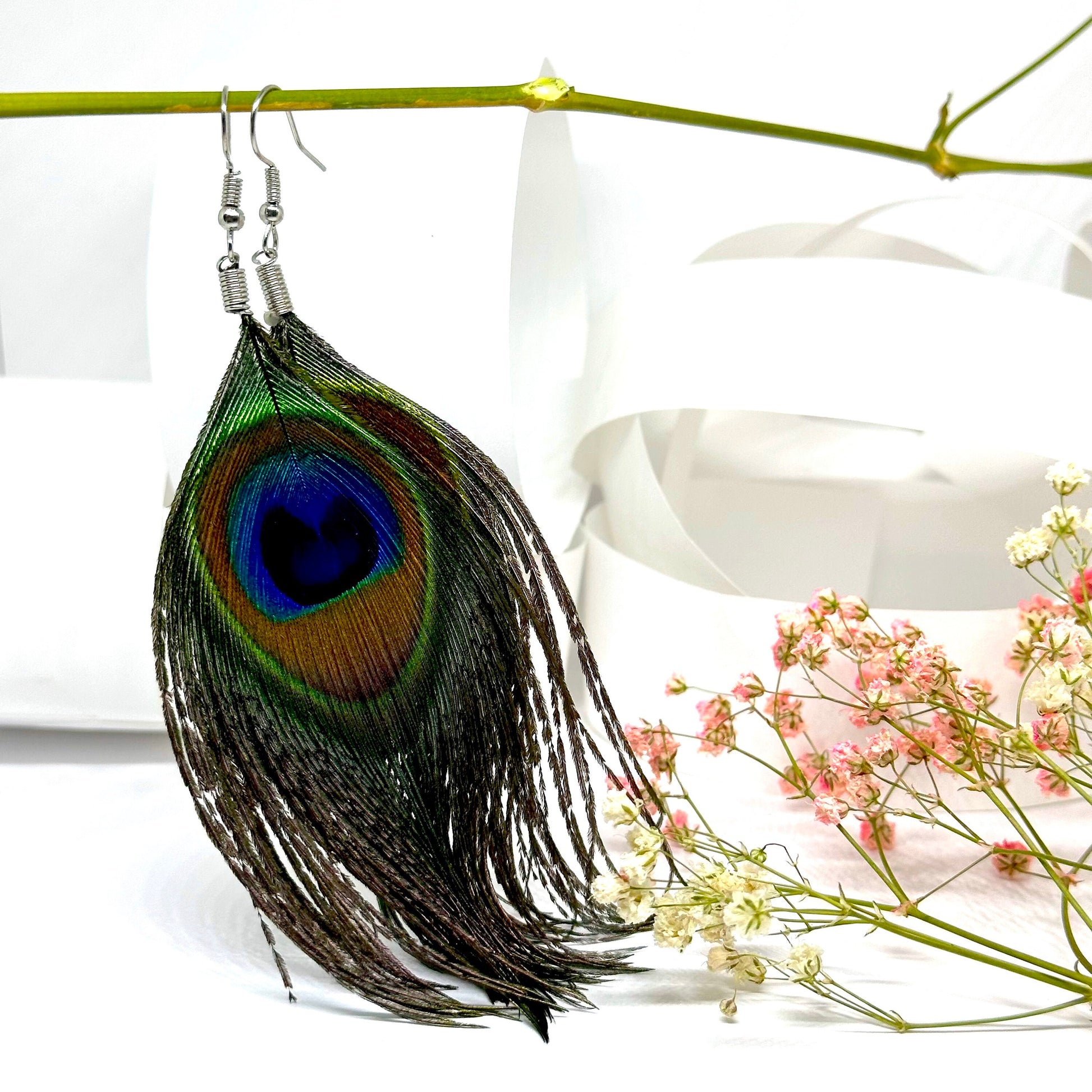 Glamorous Peacock Feather Earrings Dangle & Drop Colorful Fashionable Pendants made of Natural Feathers for Woman and Girls Bonemian Fashion