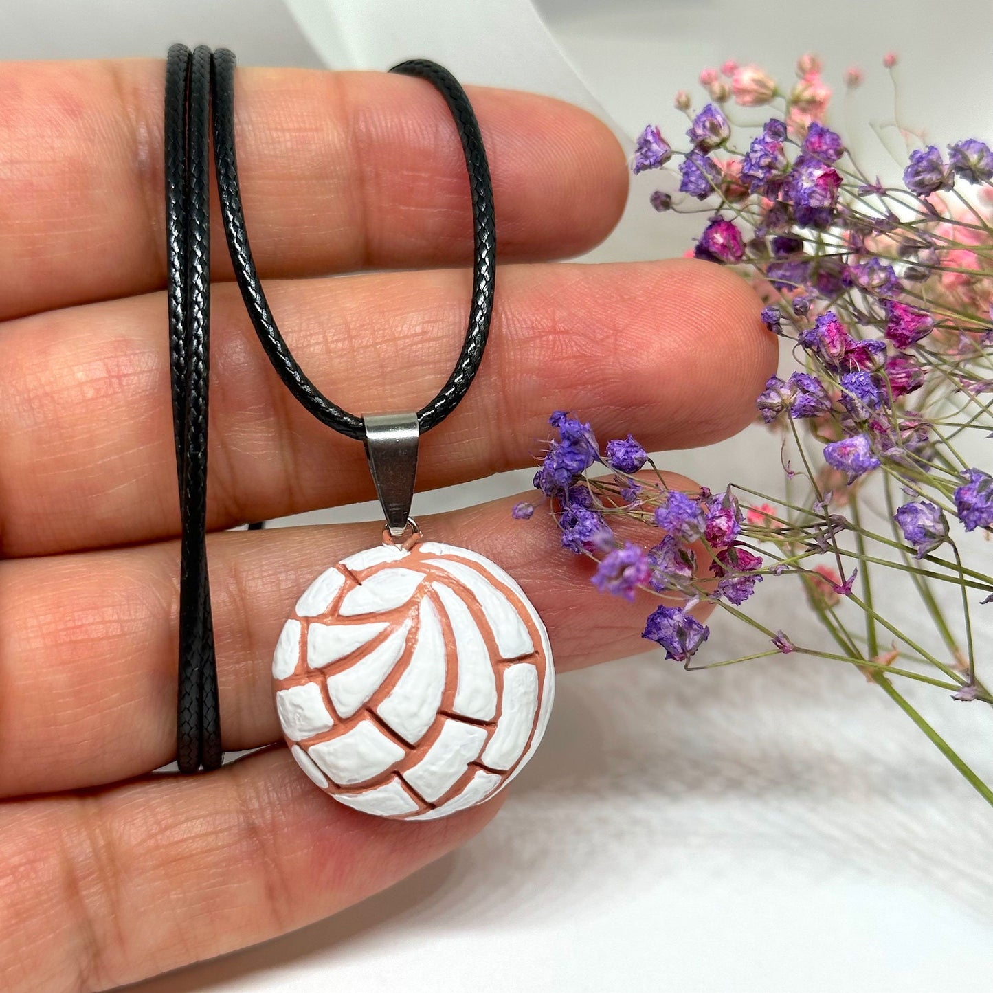 Sweet Bread Concha Necklace Charm Clay Jewelry Mexican Pan Dulce Conchita Dije Collar Women & Girls Gift Cute Original Fashion Sweet Sixteen