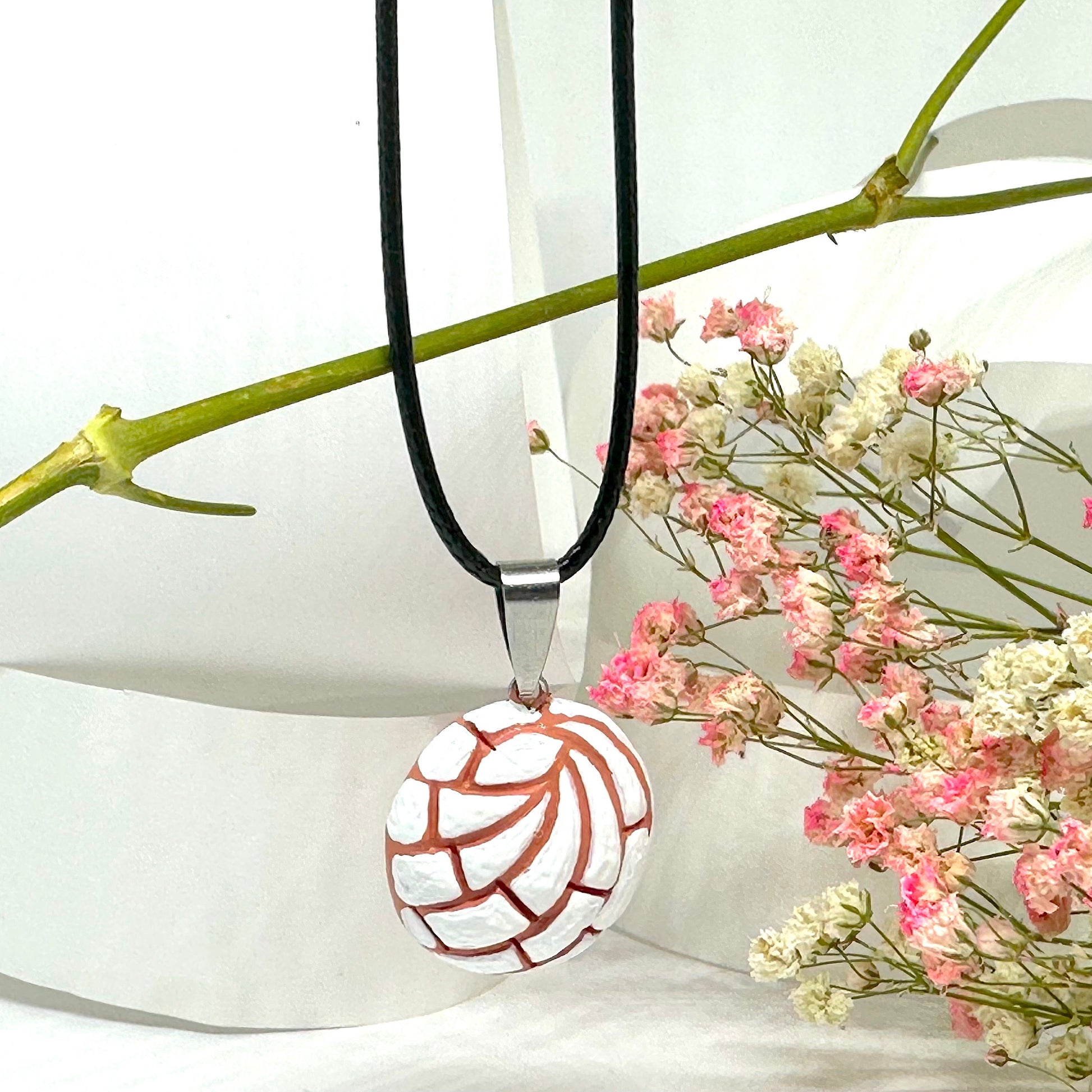 Sweet Bread Concha Necklace Charm Clay Jewelry Mexican Pan Dulce Conchita Dije Collar Women & Girls Gift Cute Original Fashion Sweet Sixteen
