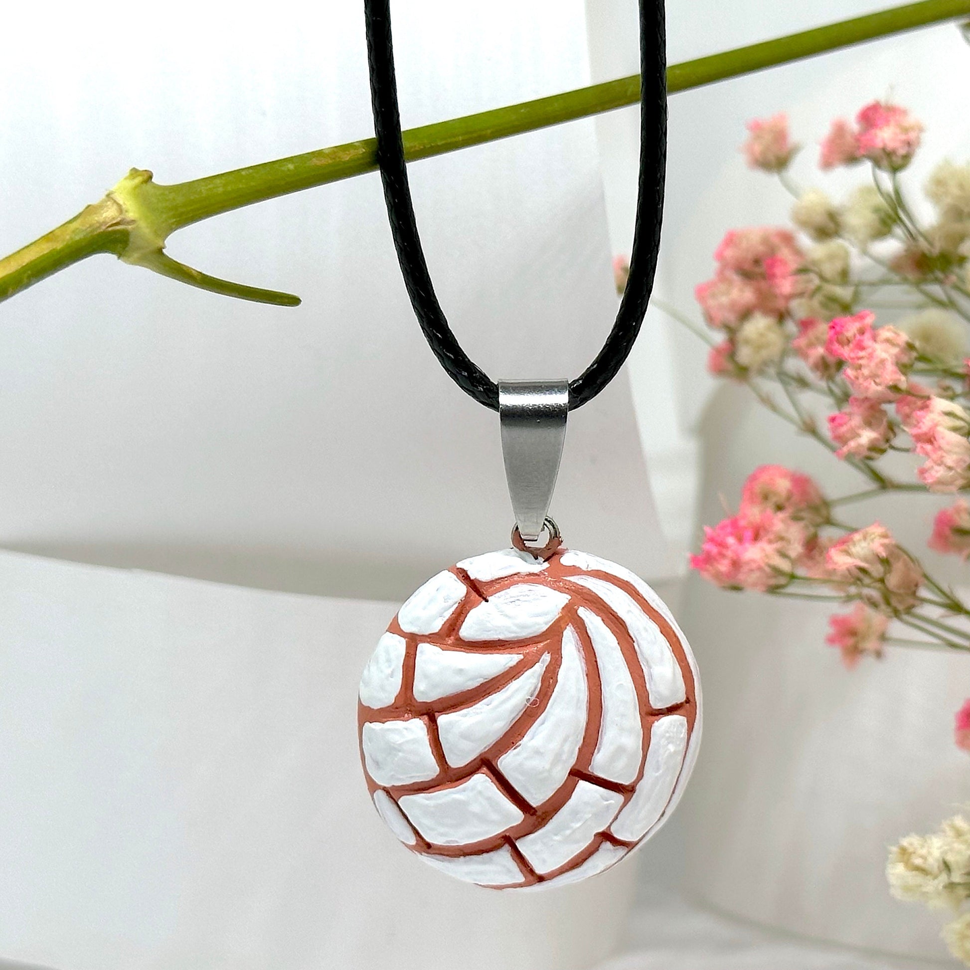 Sweet Bread Concha Necklace Charm Clay Jewelry Mexican Pan Dulce Conchita Dije Collar Women & Girls Gift Cute Original Fashion Sweet Sixteen