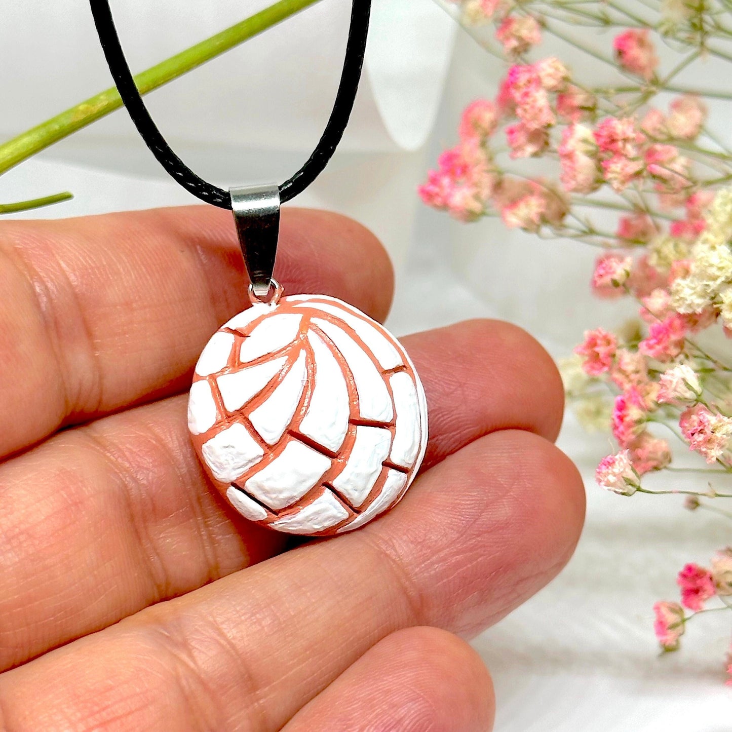 Sweet Bread Concha Necklace Charm Clay Jewelry Mexican Pan Dulce Conchita Dije Collar Women & Girls Gift Cute Original Fashion Sweet Sixteen