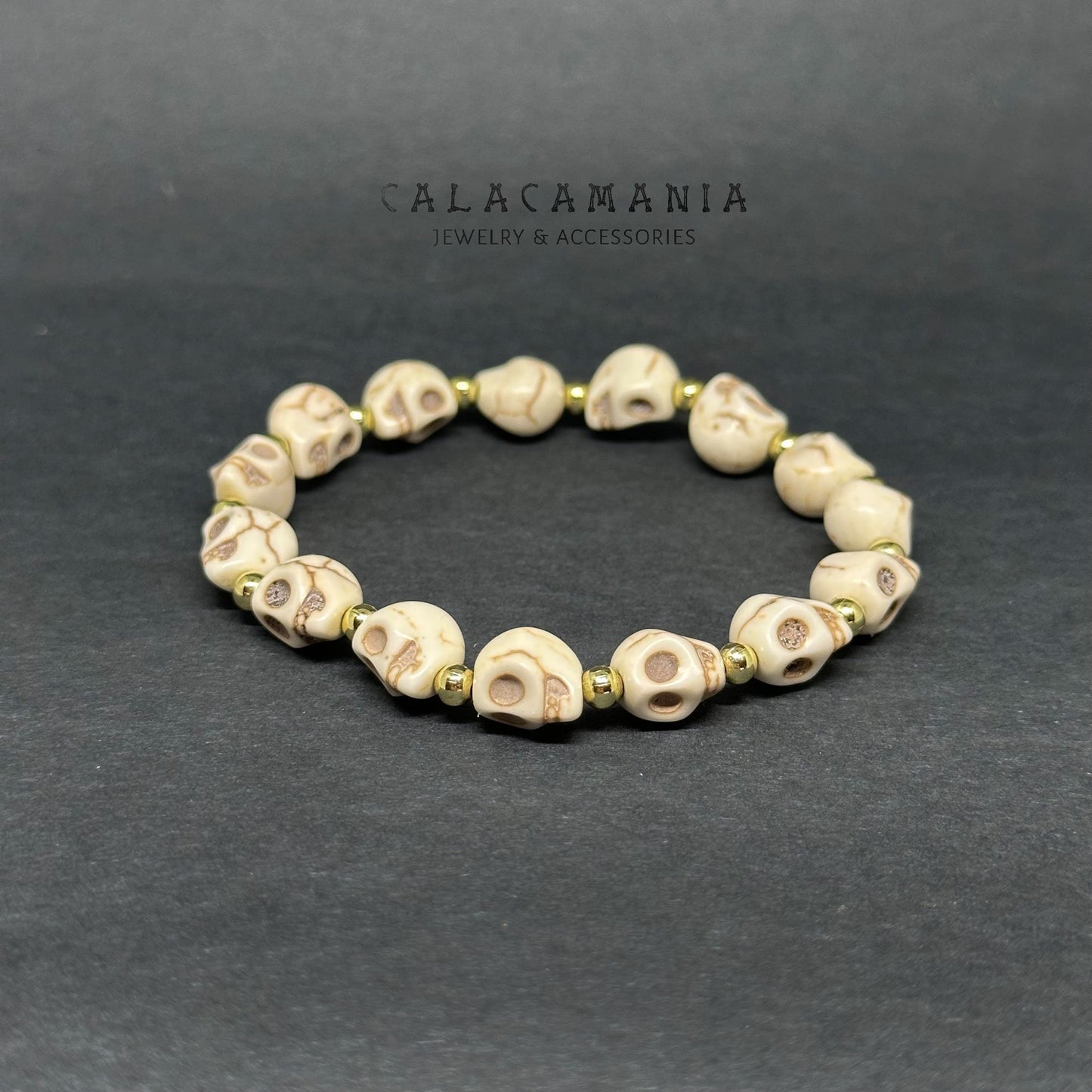 Adjustable Unisex Skull Beaded Wristband Bracelet Bone-Beige Color Skulls and Metallic Gold Tone Round Beads Punk & Tatoos Fashion Halloween