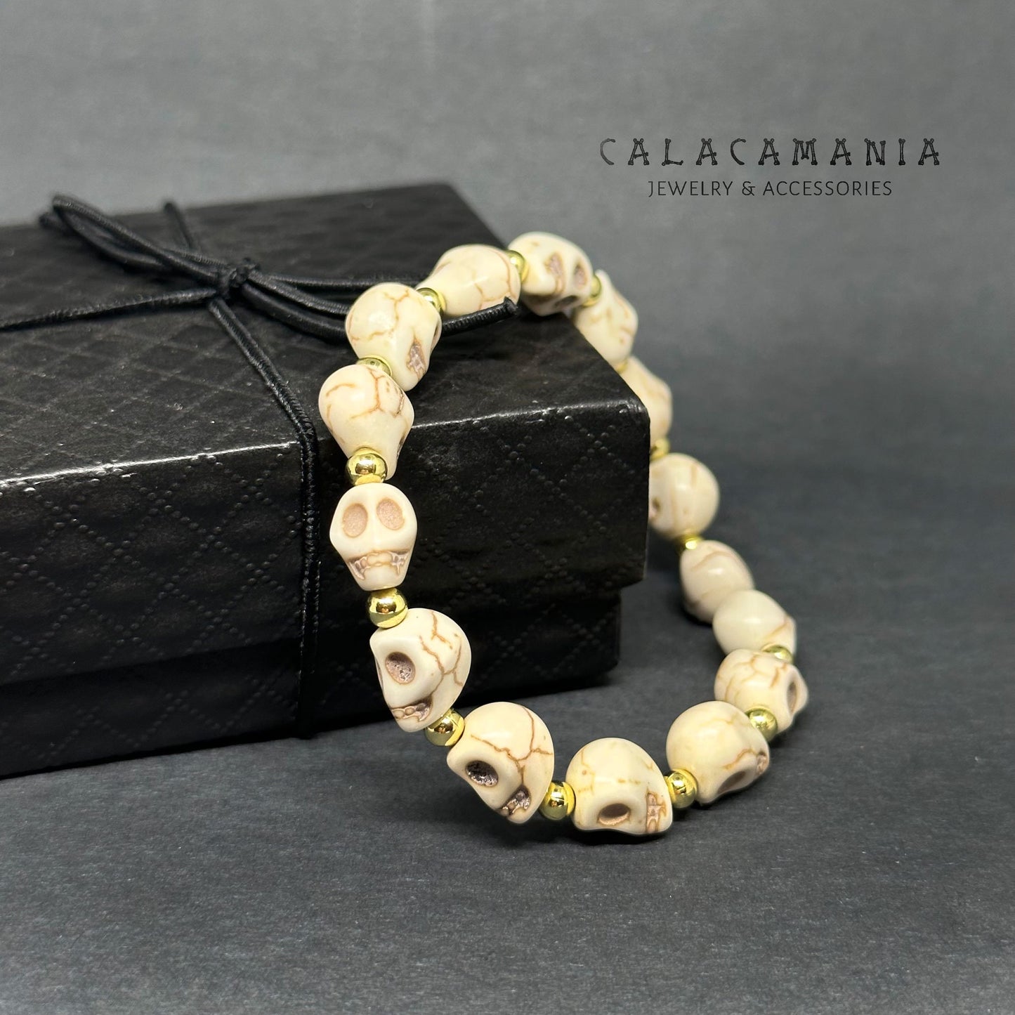 Adjustable Unisex Skull Beaded Wristband Bracelet Bone-Beige Color Skulls and Metallic Gold Tone Round Beads Punk & Tatoos Fashion Halloween