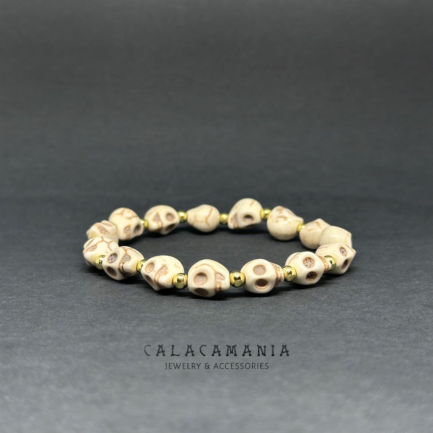 Adjustable Unisex Skull Beaded Wristband Bracelet Bone-Beige Color Skulls and Metallic Gold Tone Round Beads Punk & Tatoos Fashion Halloween