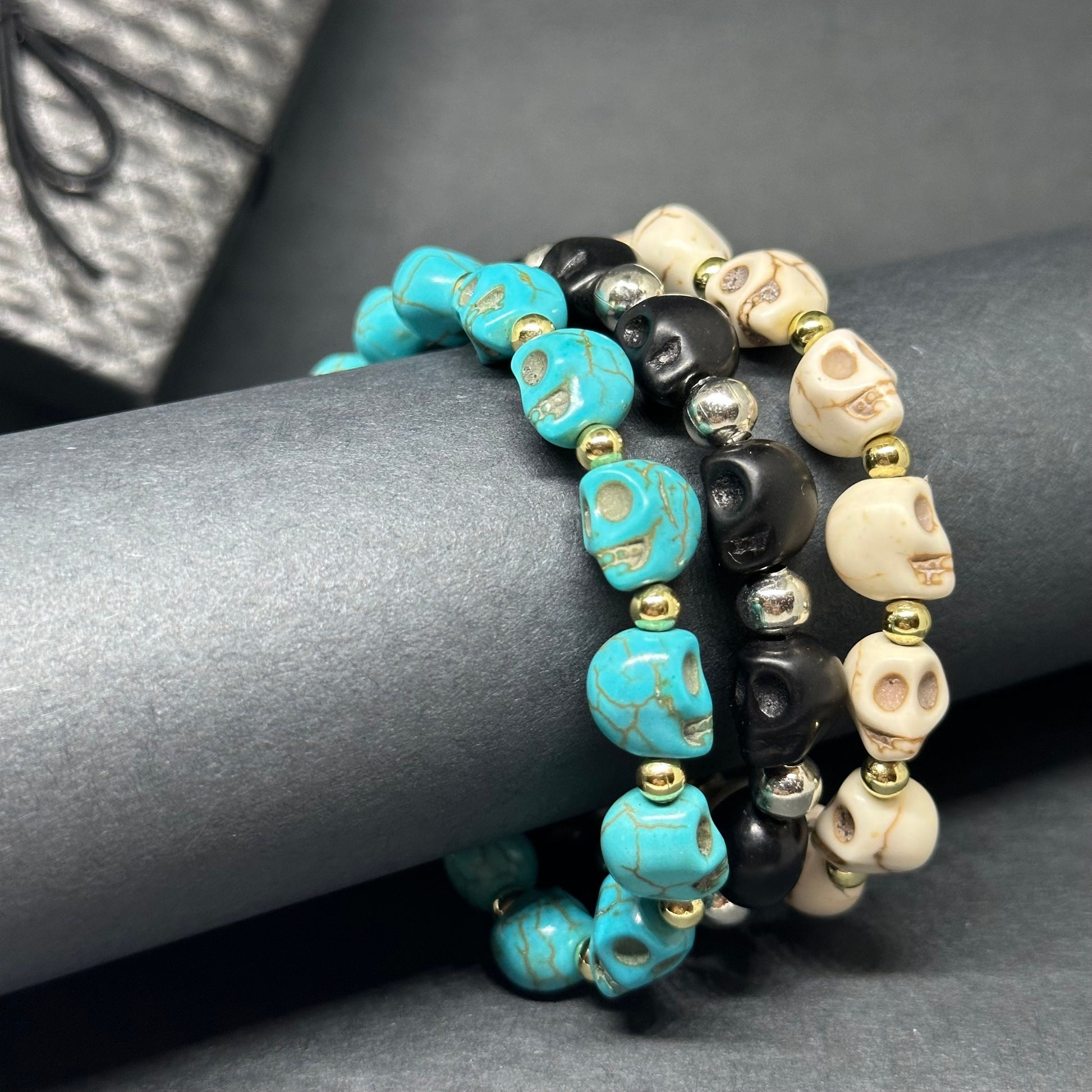 Black Skull Beaded Stretch Bracelet Men Wristband Skeleton Jewelry Man Skulls Stone Beads and Silver Metallic Round Beads Pulsera Calaveras