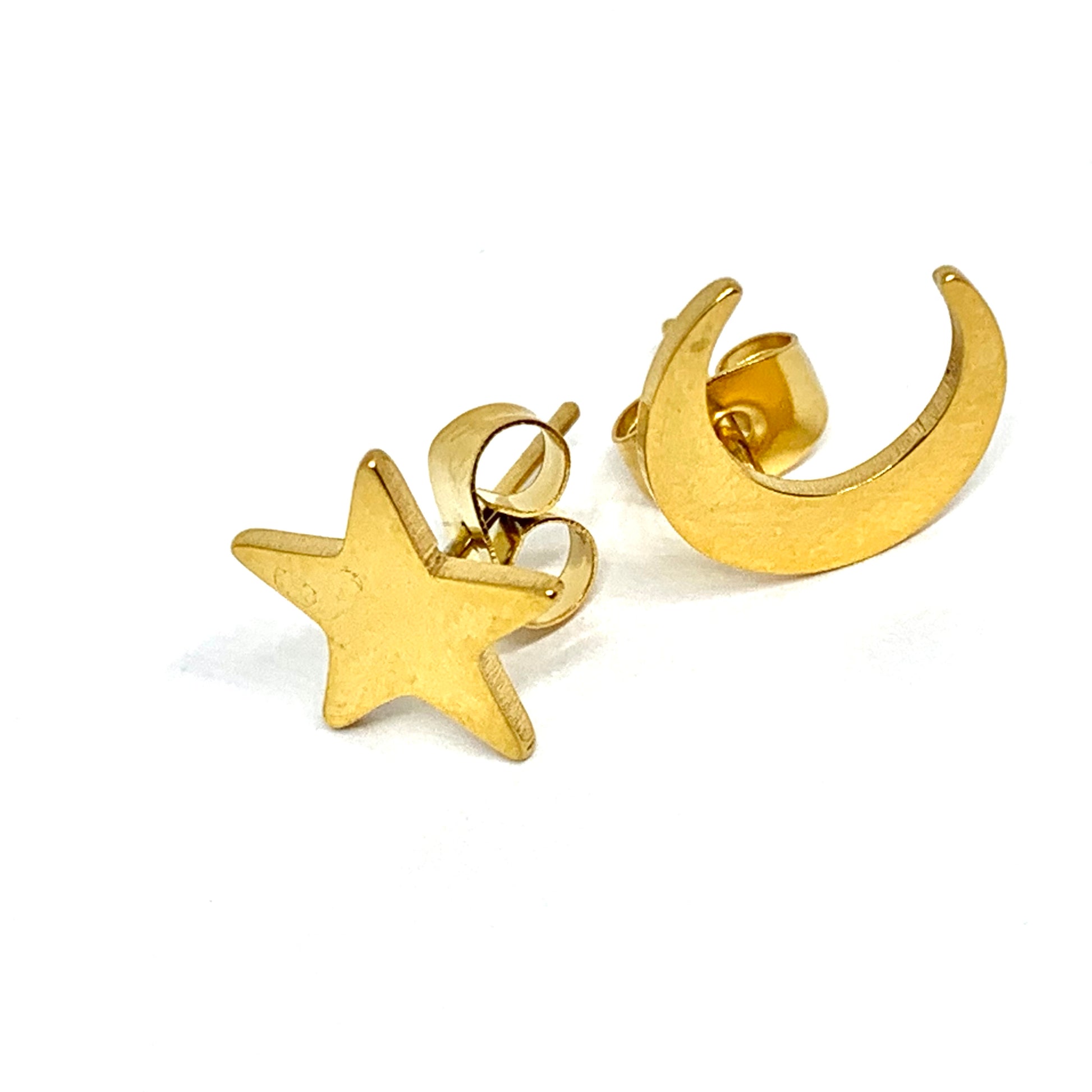 Moon and star gold stud earrings for women and girls. Mexican jewelry inspired by Frida Kahlo. Celestial jewelry. Luna y estrella aretes