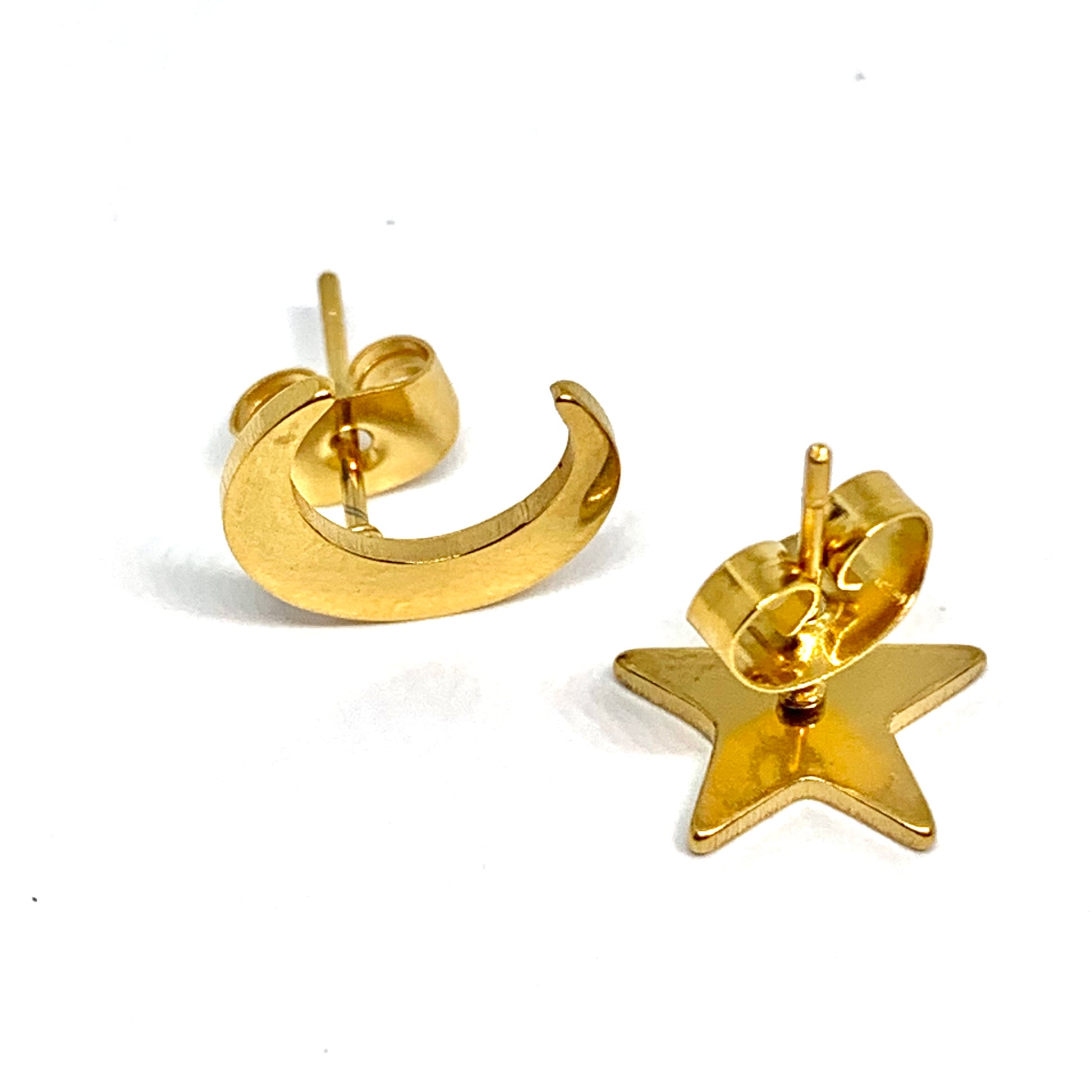 Moon and star gold stud earrings for women and girls. Mexican jewelry inspired by Frida Kahlo. Celestial jewelry. Luna y estrella aretes