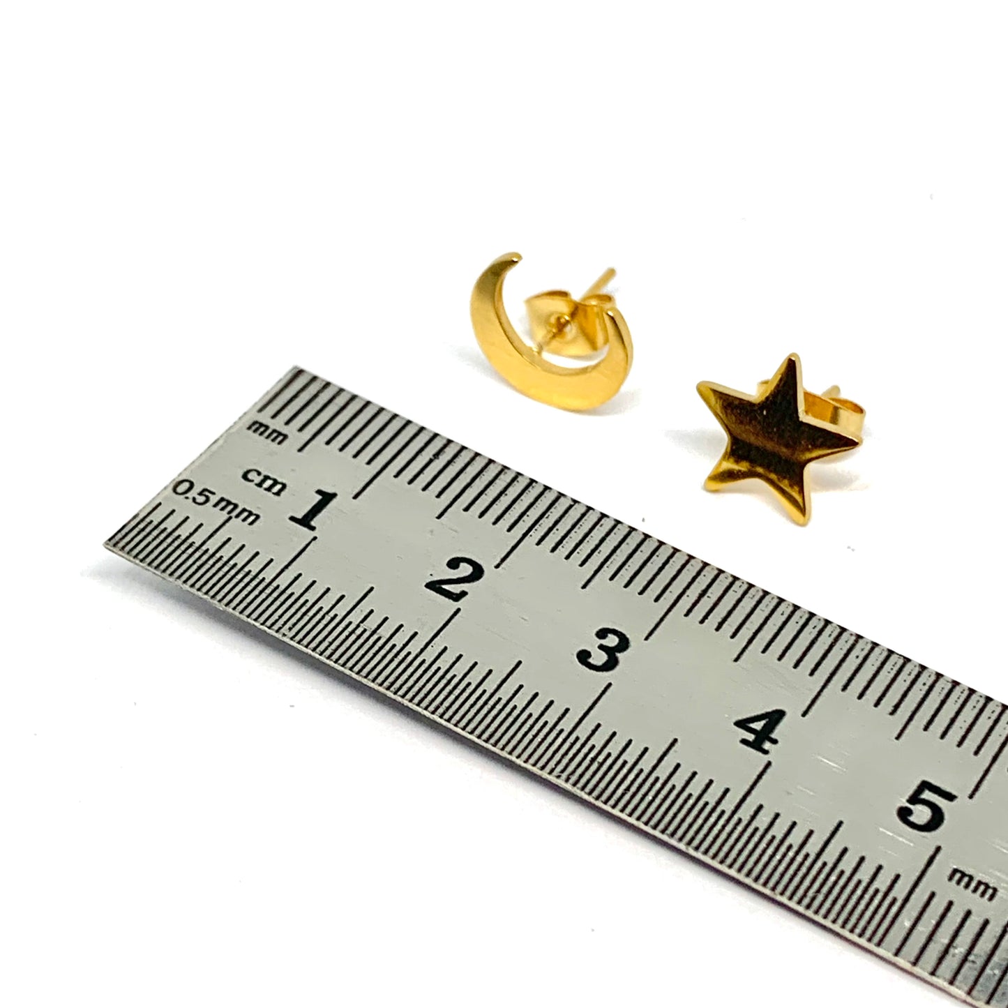 Moon and star gold stud earrings for women and girls. Mexican jewelry inspired by Frida Kahlo. Celestial jewelry. Luna y estrella aretes