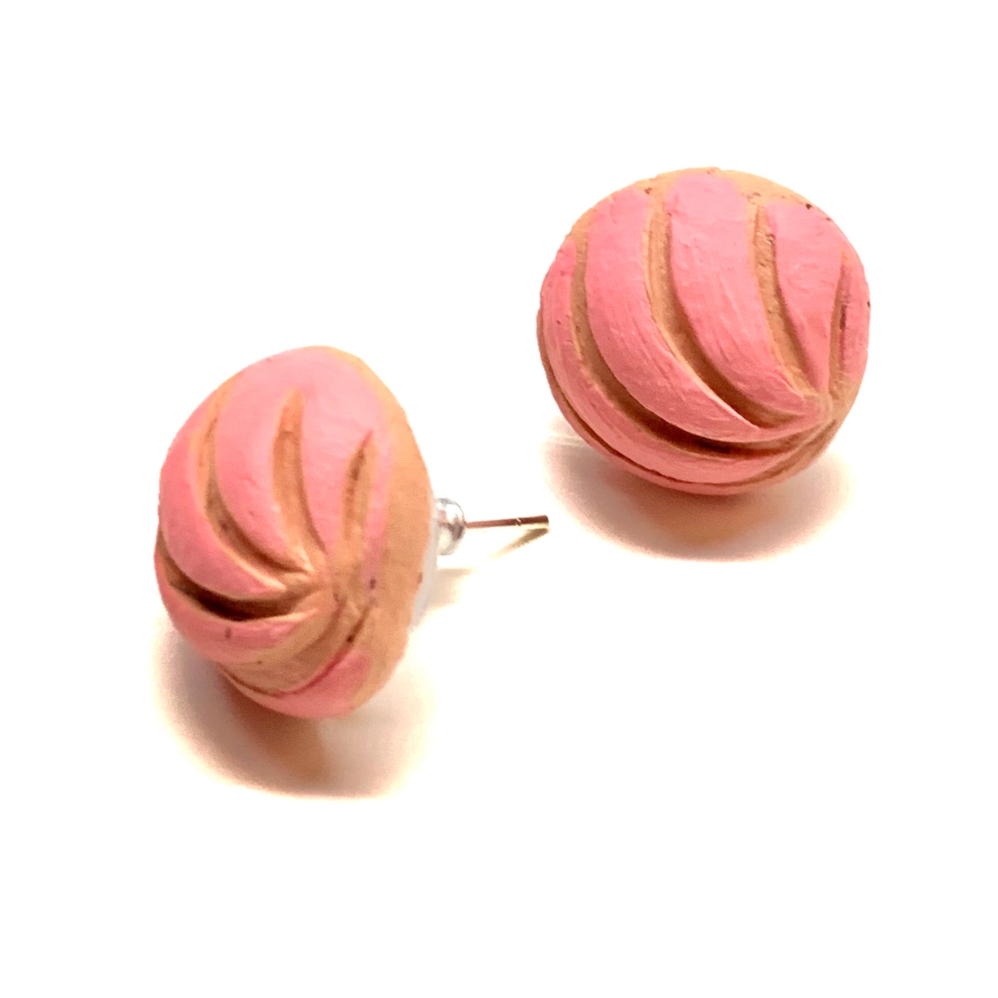 Pink concha clay stud earrings. Mexican pan dulce sweet bread food jewelry. Strayberry. Mexico folk art. Aretes para mujer hechos a mano. Handmade Frida Kahlo inspired pendants