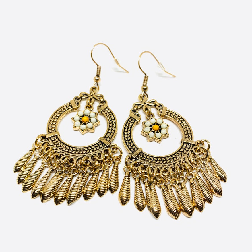 Mexican earrings with daisy flower chandelier style. Antique Gold tone Mexico. Great wome gift idea. Mexicanias jewelry design. 