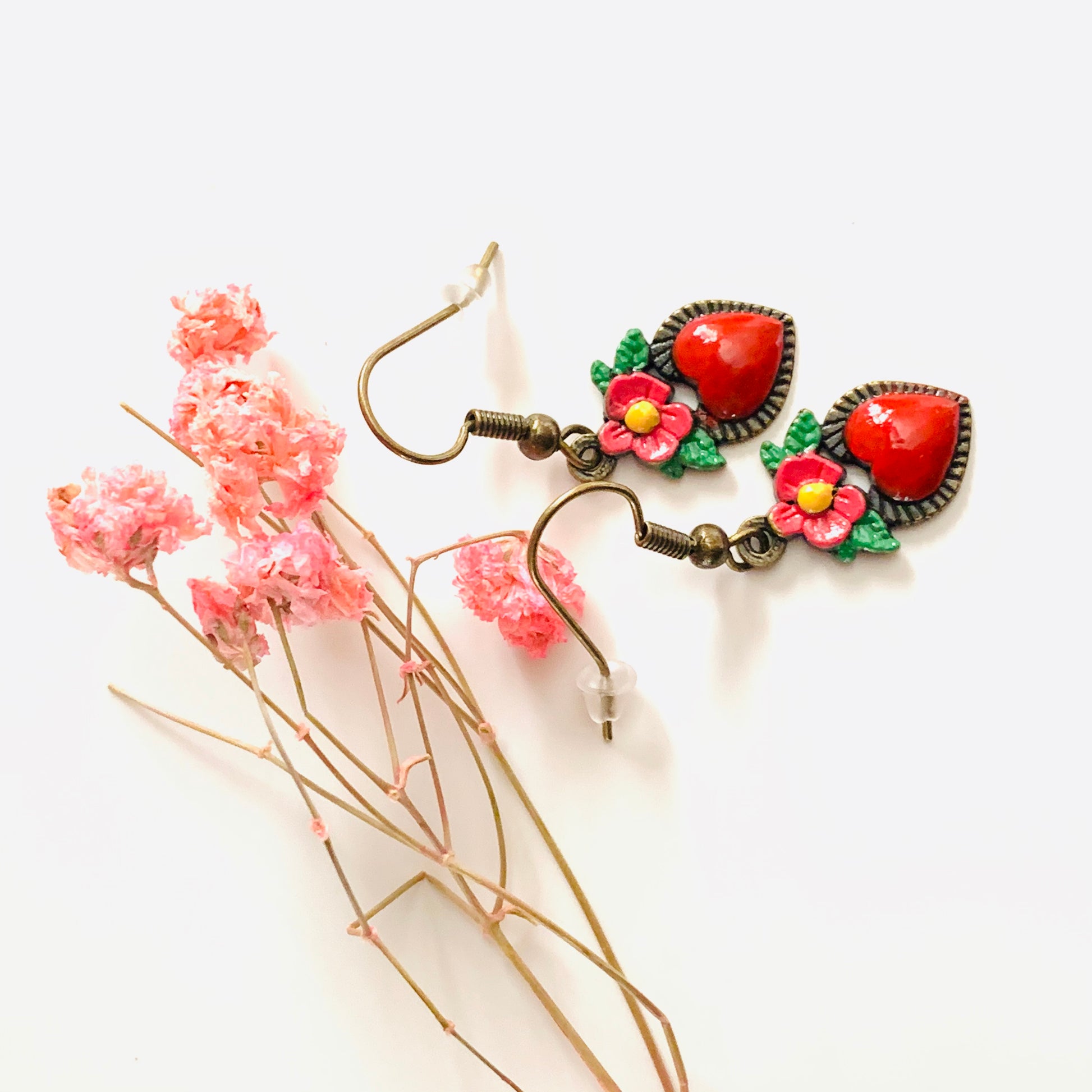 Bronze hand painted heart and flower earrings. Red, pink, green, and yellow paint. Mexican earrings. Mexican jewelry for fridamaniacs, fridalovers, fridamania. Frida Kahlo. Mother's Day gift.