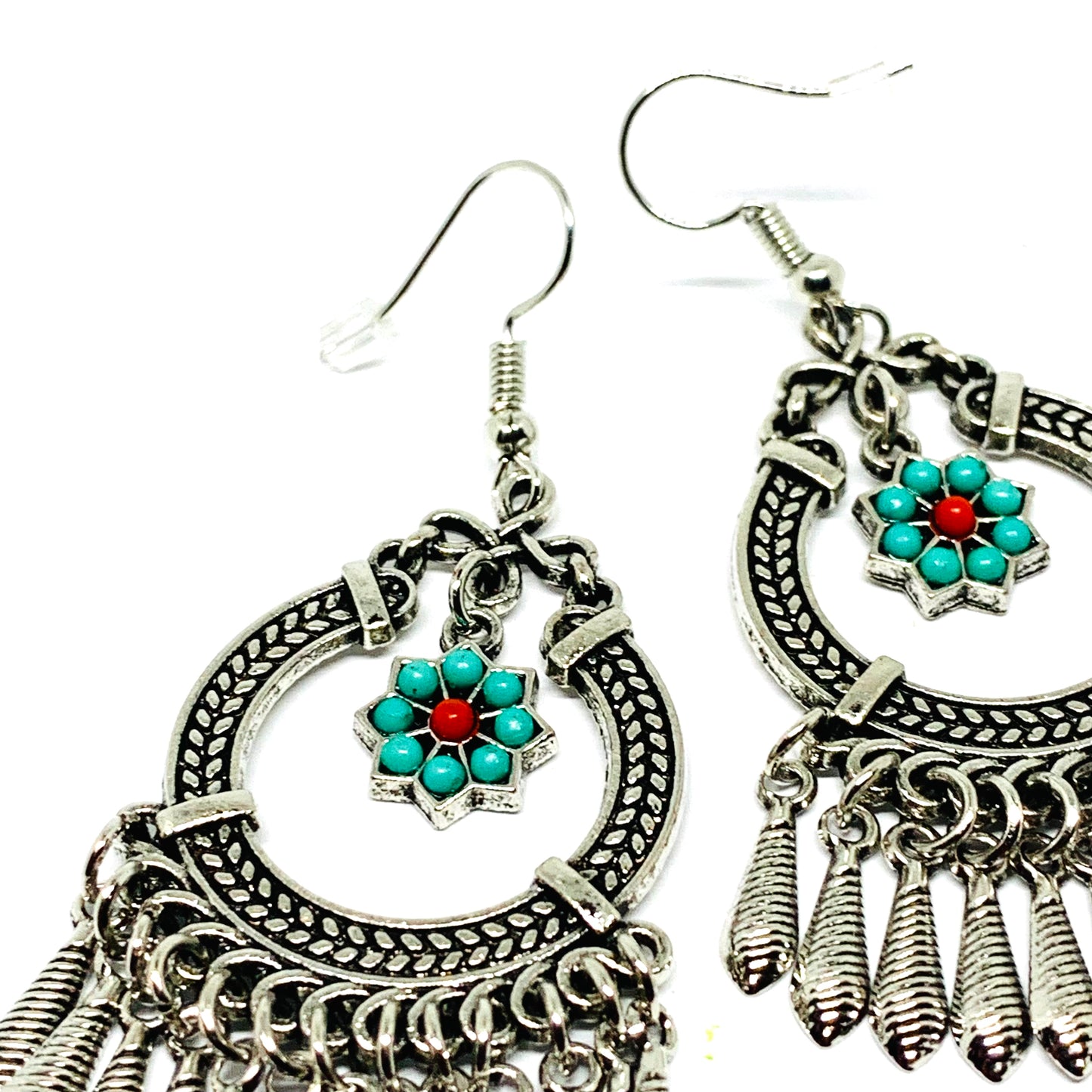 Mexican Silver tone chandeleir drop and dangle earrings with turquoise color beaded daisy flower for women. Mexican earrings. Mexican jewelry for fridamaniacs, fridalovers. Light weight statement earrings. Mexico folk art to wear.