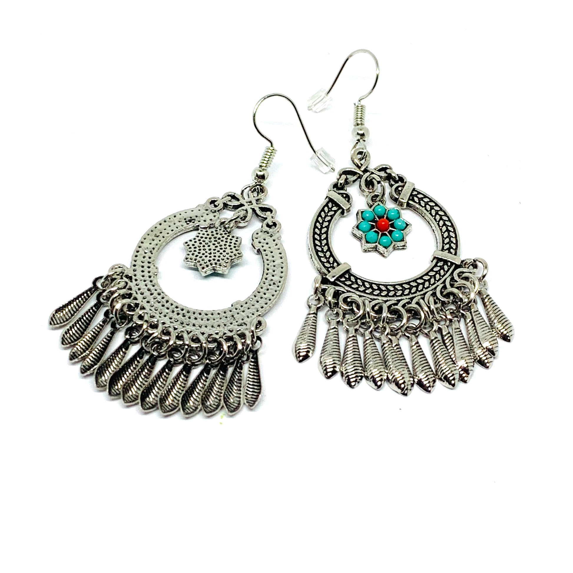 Mexican Silver tone chandeleir drop and dangle earrings with turquoise color beaded daisy flower for women. Mexican earrings. Mexican jewelry for fridamaniacs, fridalovers. Light weight statement earrings. Mexico folk art to wear.
