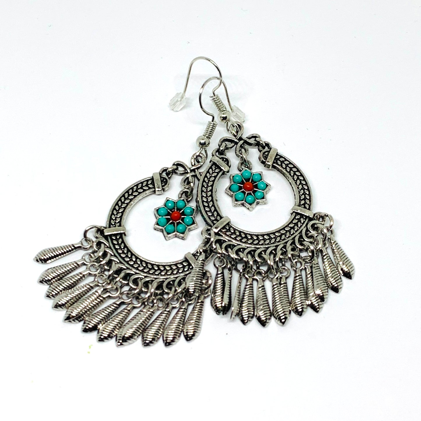 Mexican Silver tone chandeleir drop and dangle earrings with turquoise color beaded daisy flower for women. Mexican earrings. Mexican jewelry for fridamaniacs, fridalovers. Light weight statement earrings. Mexico folk art to wear.