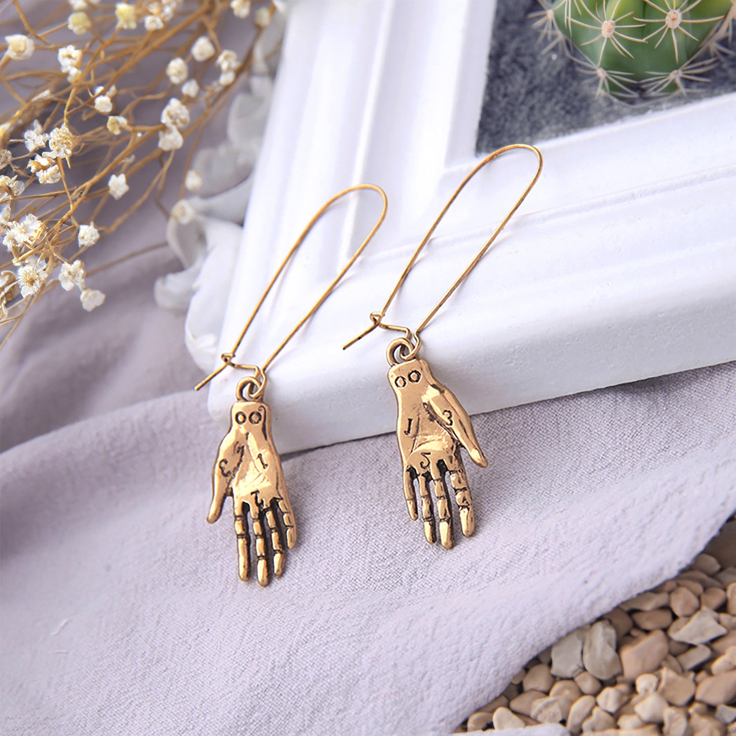 Frida hand earrings. Mexican earrings. Mexican jewelry. Frida Kahlo earrings inspired by Picasso gift. Antique and rustic gold hand earrings for women and girls inspired by Mexico Frida Kahlo.