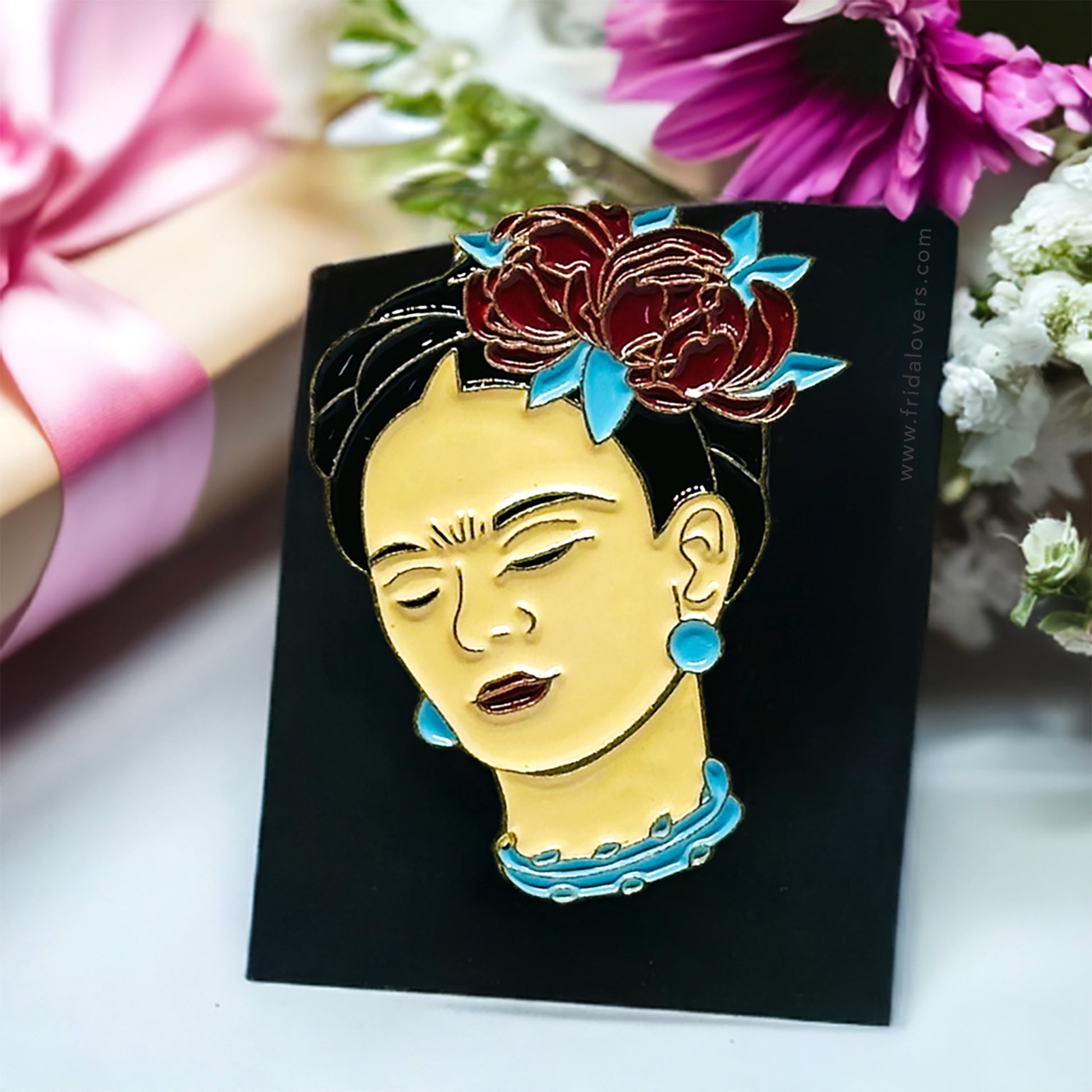 Chic Frida Enamel Pin Mexican Artist Inspired Brooch Floral Women and Girls Frida-Fans Cool Gift Idea Casual Fashion Accessory Broche Mujer