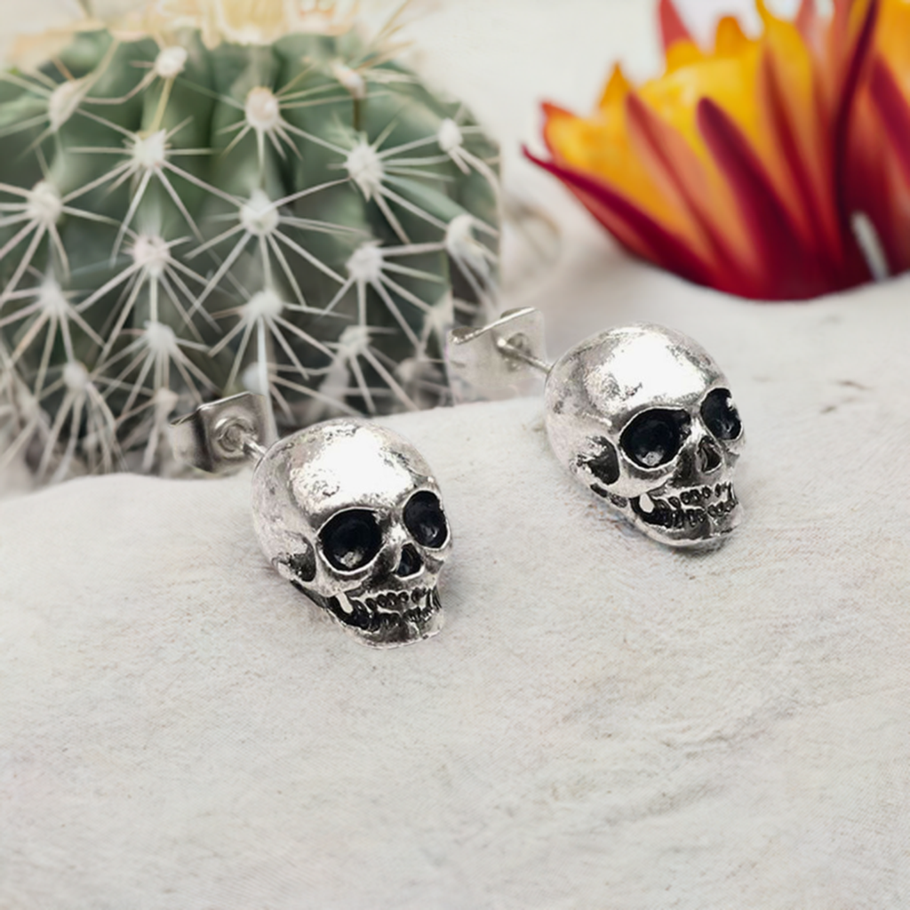 Men's Silver Skull Stud Earrings. Rustic silver skull earrings for men and girls. Skull jewelry. Mexican earrings. Mexico silver earrings. Frida Kahlo inspired unisex jewelry. Cool and original gift idea.