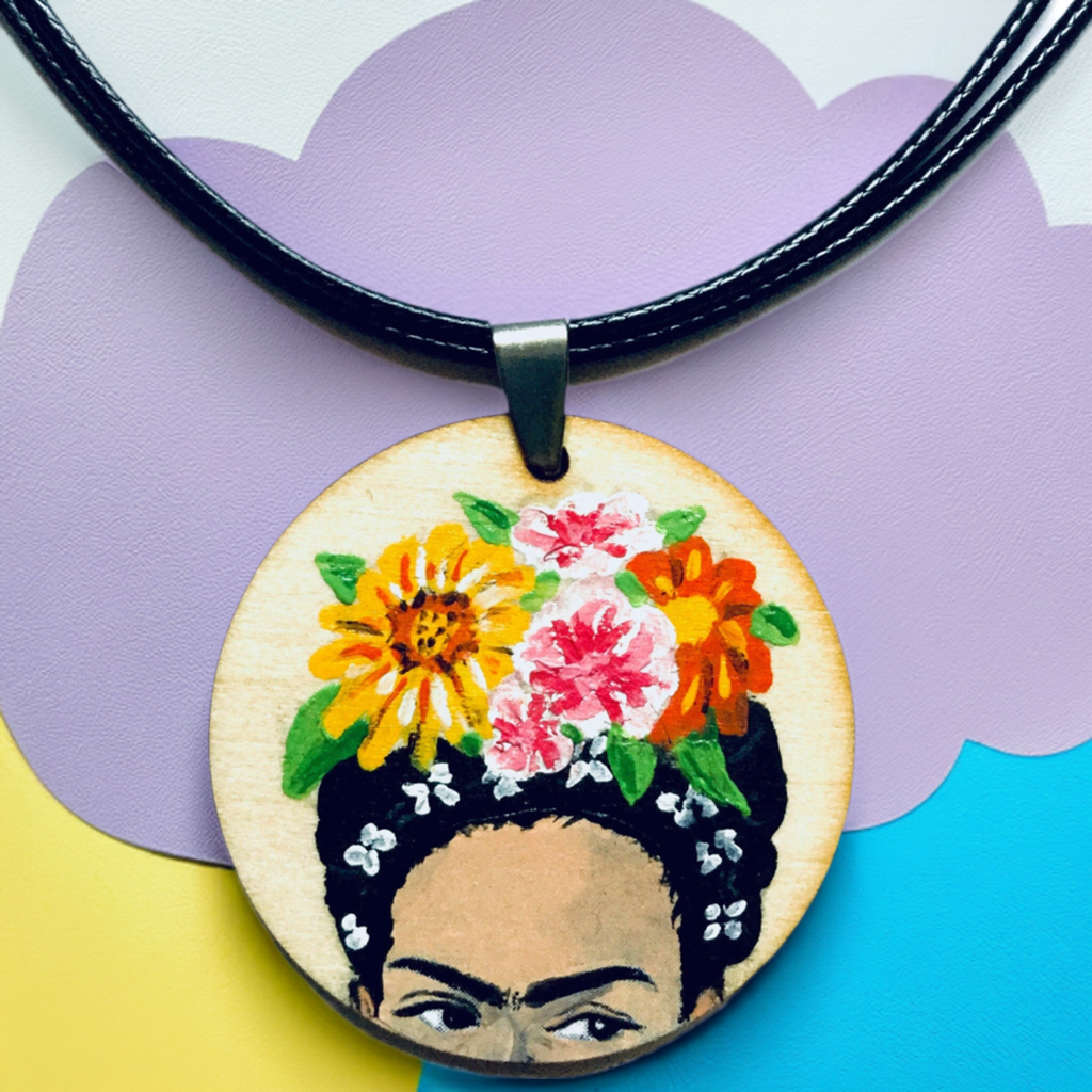 Hand painted Frida kahlo wooden pendant necklace with flowers. Mexican Necklace. Mexican jewelry by Fridamaniacs. Fridalovers. 