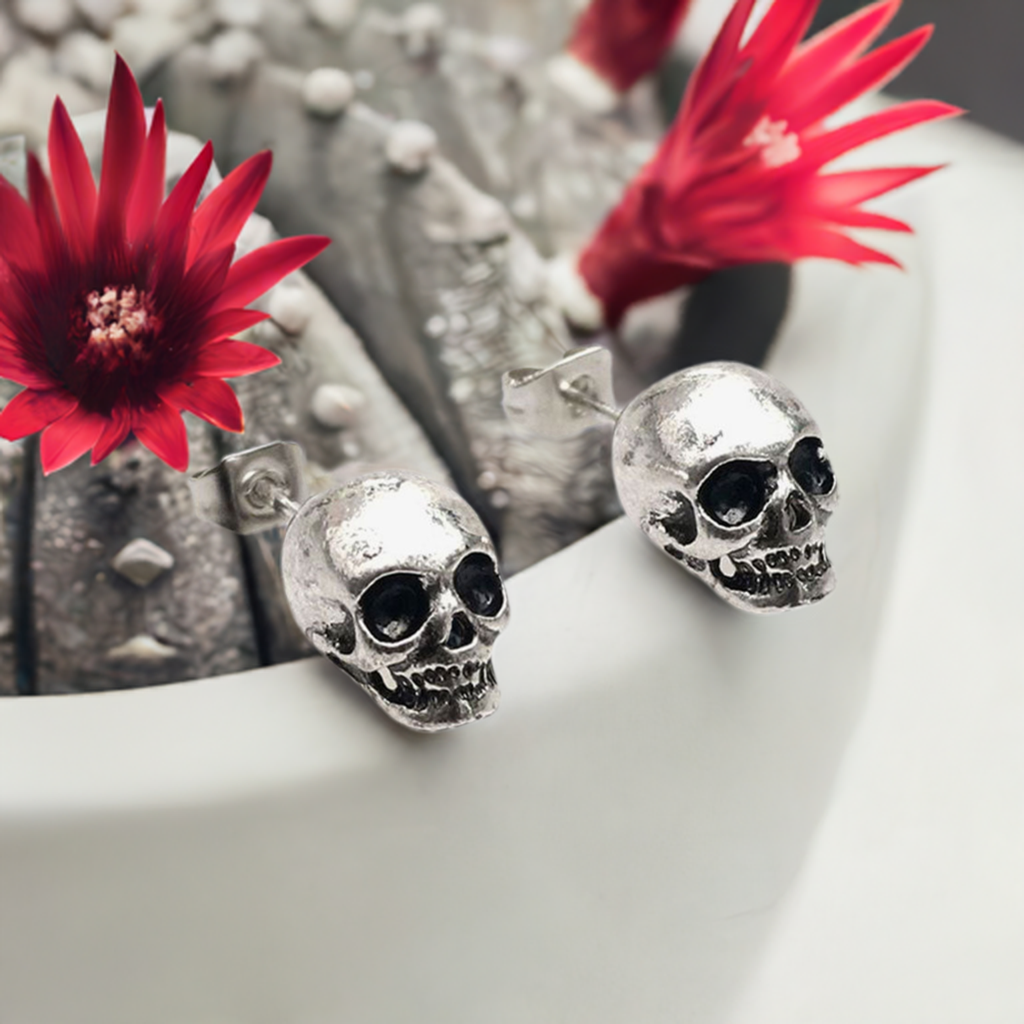 Men's Silver Skull Stud Earrings. Rustic silver skull earrings for men and girls. Skull jewelry. Mexican earrings. Mexico silver earrings. Frida Kahlo inspired unisex jewelry. Cool and original gift idea.