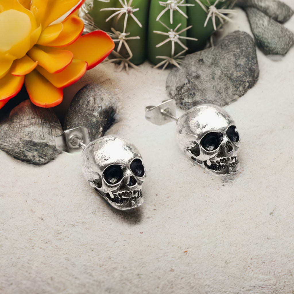 Men's Silver Skull Stud Earrings. Rustic silver skull earrings for men and girls. Skull jewelry. Mexican earrings. Mexico silver earrings. Frida Kahlo inspired unisex jewelry. Cool and original gift idea.