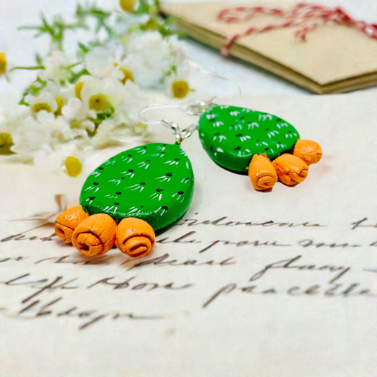 Fresh green cactus clay earrings with yellow flowers. Hand painted and hand crafteded by Mexican artisans. Mexican earrings. Mexico jewelry. Frida Kahlo inspired earrings and jewelry for girls. Fridamaniacs. Fridamania. Fridalovers. Mexicanias