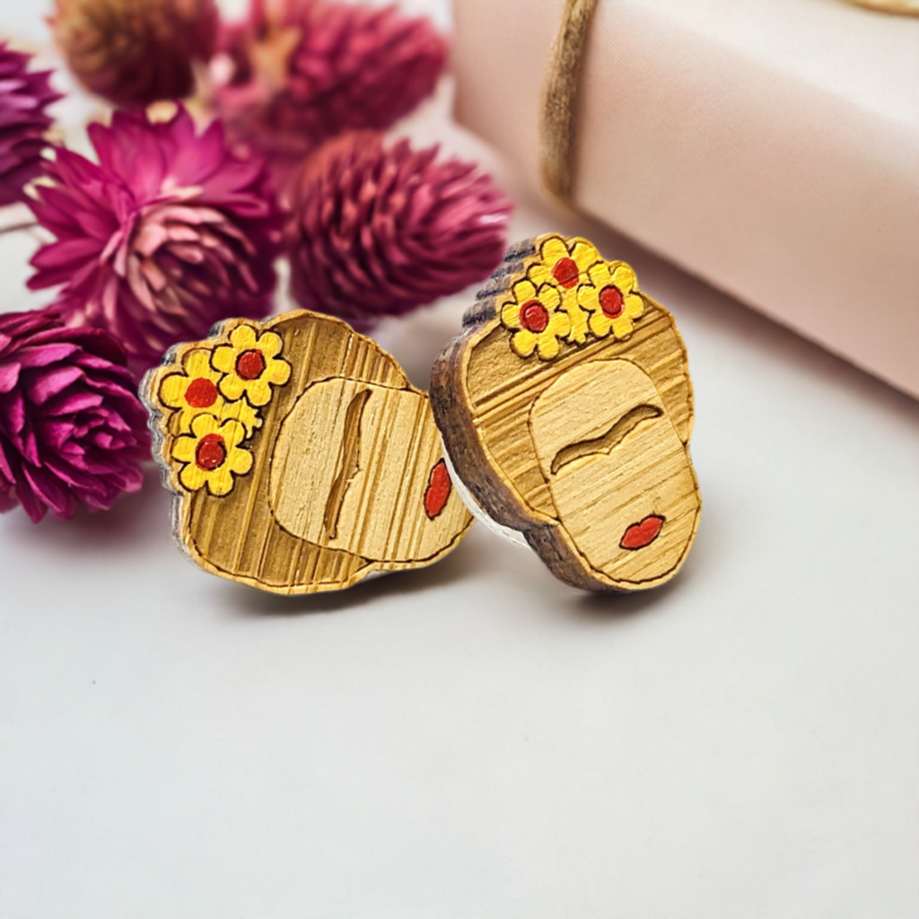 Frida Kahlo earrings made of bamboo with yellow flowers and red lipstick for fridamaniacs, fridalovers, fridamania, frida fans girls. Cute gift idea. Mexican earrings. Mexican jewelry.