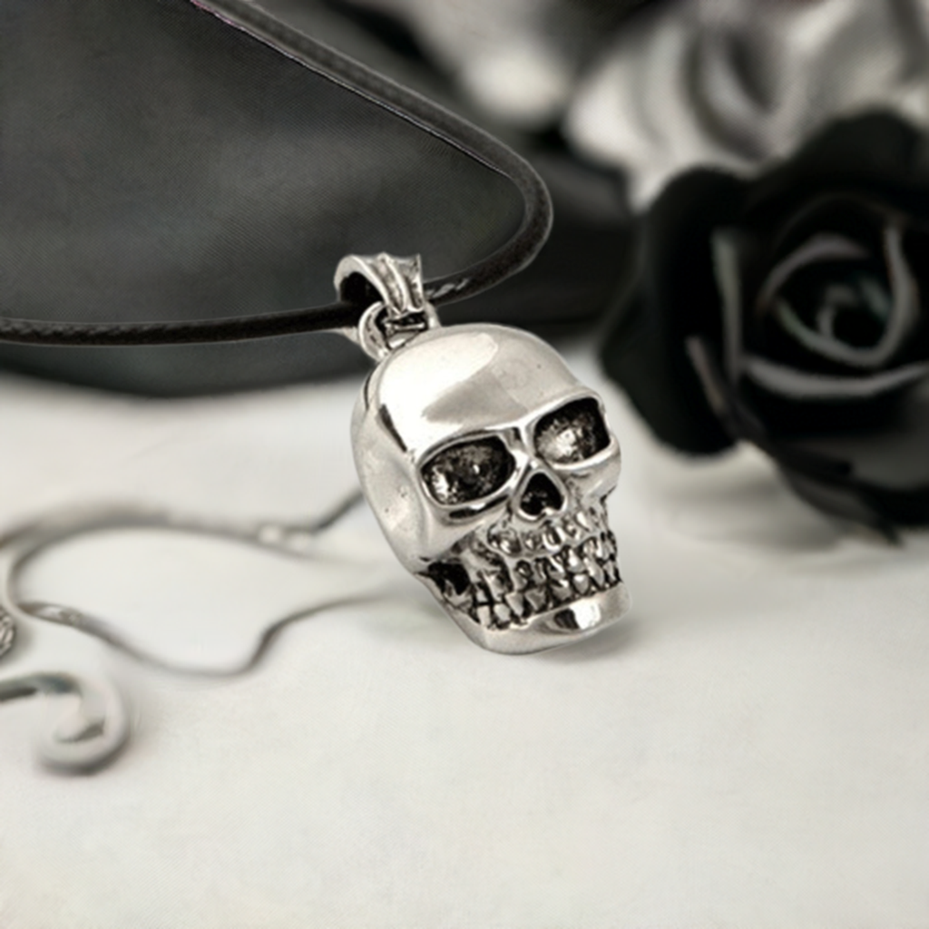 Men's Skull Necklace. Replace provided necklace cord with your favorite silver or genuine leather cord necklace. Slkull jewelry for guys. Man jewelry. Calacamania. Mexican jewelry for guys.