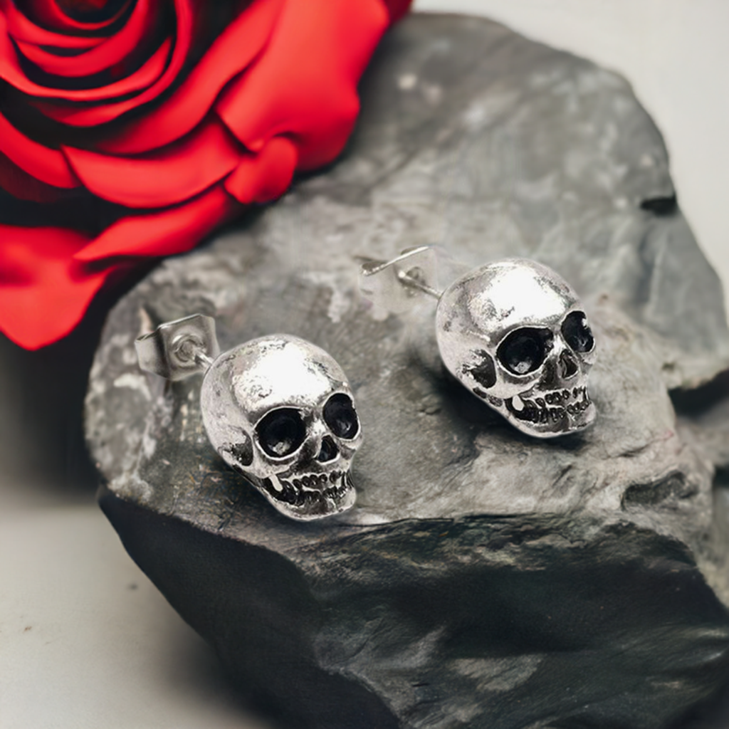 Men's Silver Skull Stud Earrings. Rustic silver skull earrings for men and girls. Skull jewelry. Mexican earrings. Mexico silver earrings. Frida Kahlo inspired unisex jewelry. Cool and original gift idea.