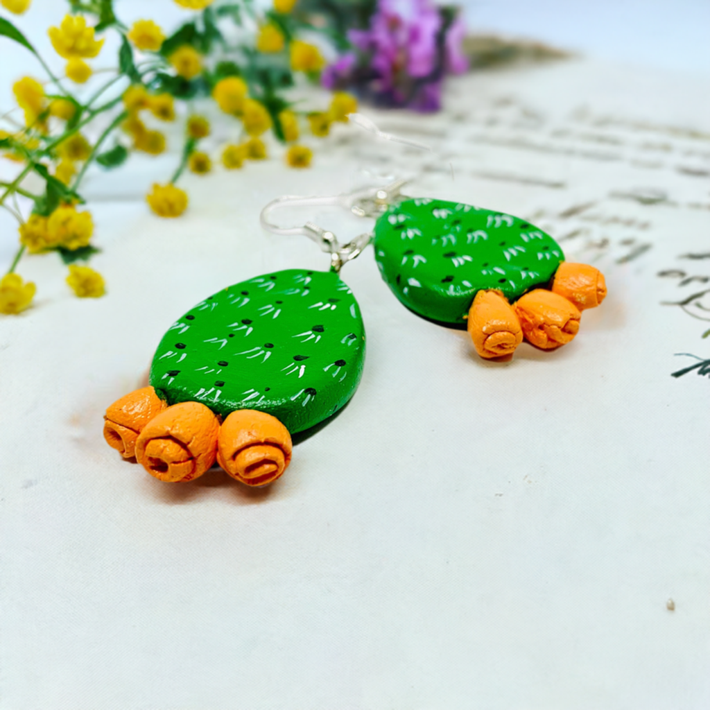 Fresh green cactus clay earrings with yellow flowers. Hand painted and hand crafteded by Mexican artisans. Mexican earrings. Mexico jewelry. Frida Kahlo inspired earrings and jewelry for girls. Fridamaniacs. Fridamania. Fridalovers. Mexicanias