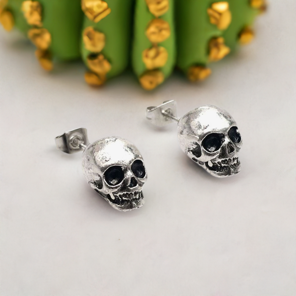 Men's Silver Skull Stud Earrings. Rustic silver skull earrings for men and girls. Skull jewelry. Mexican earrings. Mexico silver earrings. Frida Kahlo inspired unisex jewelry. Cool and original gift idea.