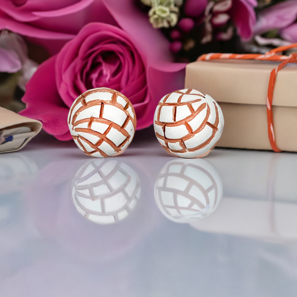 Clay Mexican sweet bread concha earrings set. Mexico pan dulce conchas. White vanilla, strawberry, and chocolate. Sweet, cute, and oroginal gift idea for girls. Mexican earrings. Mexican clay jewelry.