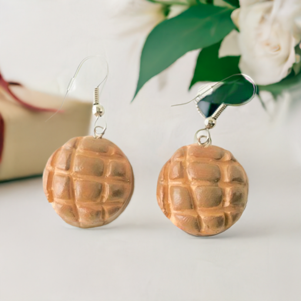 Chocolate clay concha earrings. Conchitas, conchas, clay jewelry. Food jewelry. Mexican earrings. Mexican jewelry.