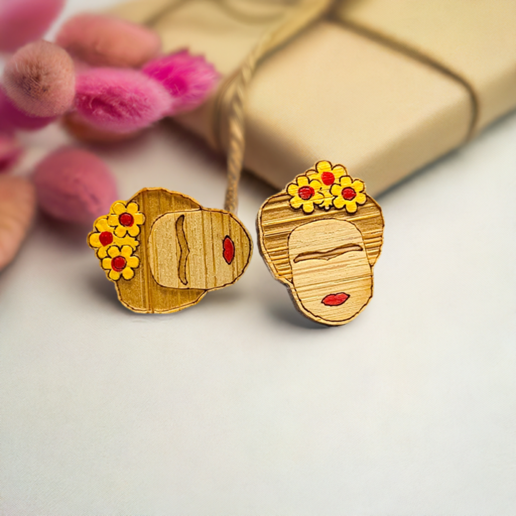 Frida Kahlo earrings made of bamboo with yellow flowers and red lipstick for fridamaniacs, fridalovers, fridamania, frida fans girls. Cute gift idea. Mexican earrings. Mexican jewelry.