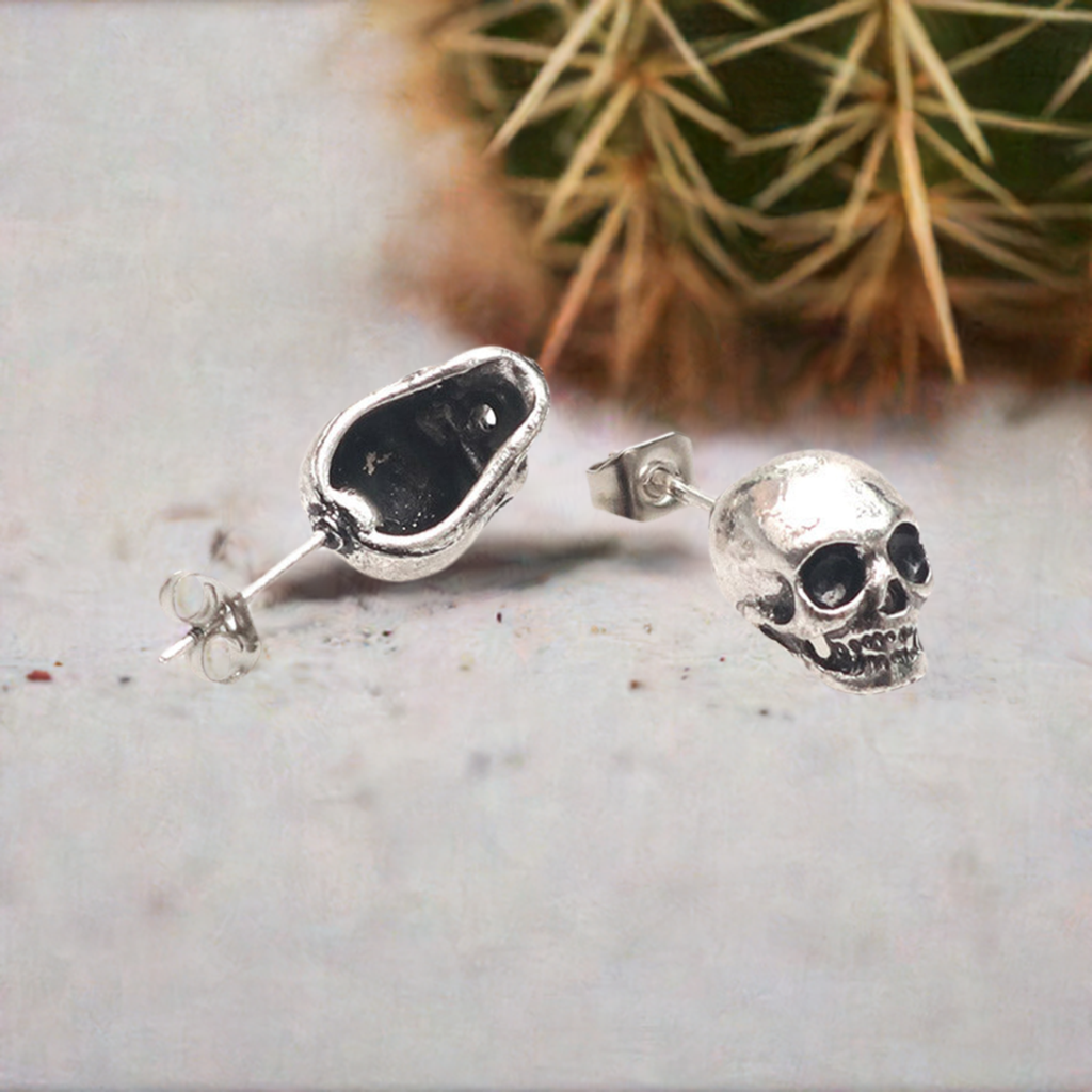 Men's Silver Skull Stud Earrings. Rustic silver skull earrings for men and girls. Skull jewelry. Mexican earrings. Mexico silver earrings. Frida Kahlo inspired unisex jewelry. Cool and original gift idea.