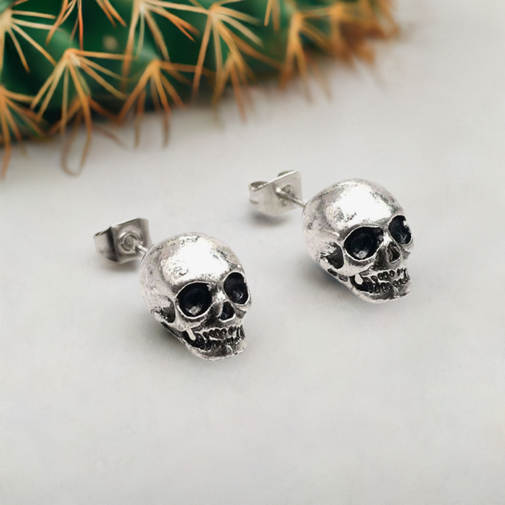 Men's Silver Skull Stud Earrings. Rustic silver skull earrings for men and girls. Skull jewelry. Mexican earrings. Mexico silver earrings. Frida Kahlo inspired unisex jewelry. Cool and original gift idea.