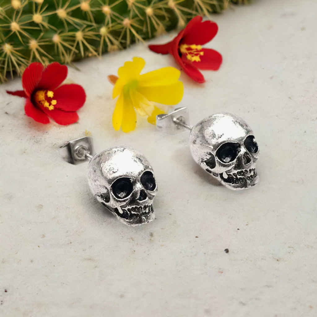 Men's Silver Skull Stud Earrings. Rustic silver skull earrings for men and girls. Skull jewelry. Mexican earrings. Mexico silver earrings. Frida Kahlo inspired unisex jewelry. Cool and original gift idea.