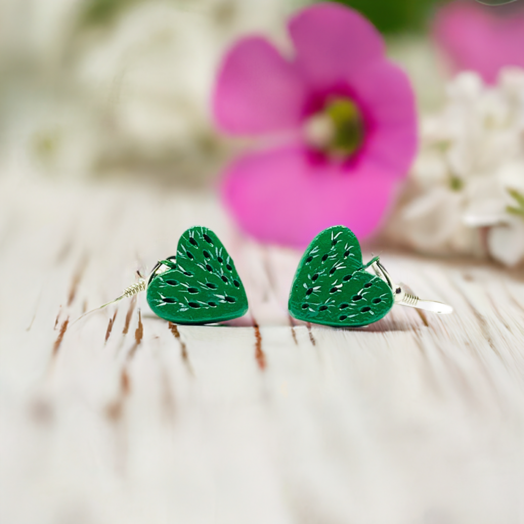 Green carved clay heart earrings. Hand painted and handmade clay jewelry. Mexican earrings. Mexico folk art. Mexican jewelry. Claywelry