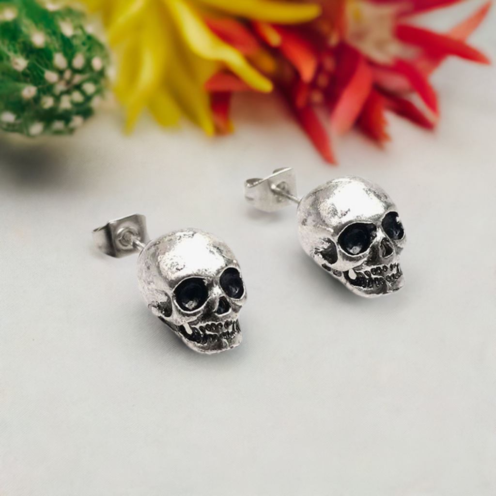 Men's Silver Skull Stud Earrings. Rustic silver skull earrings for men and girls. Skull jewelry. Mexican earrings. Mexico silver earrings. Frida Kahlo inspired unisex jewelry. Cool and original gift idea.